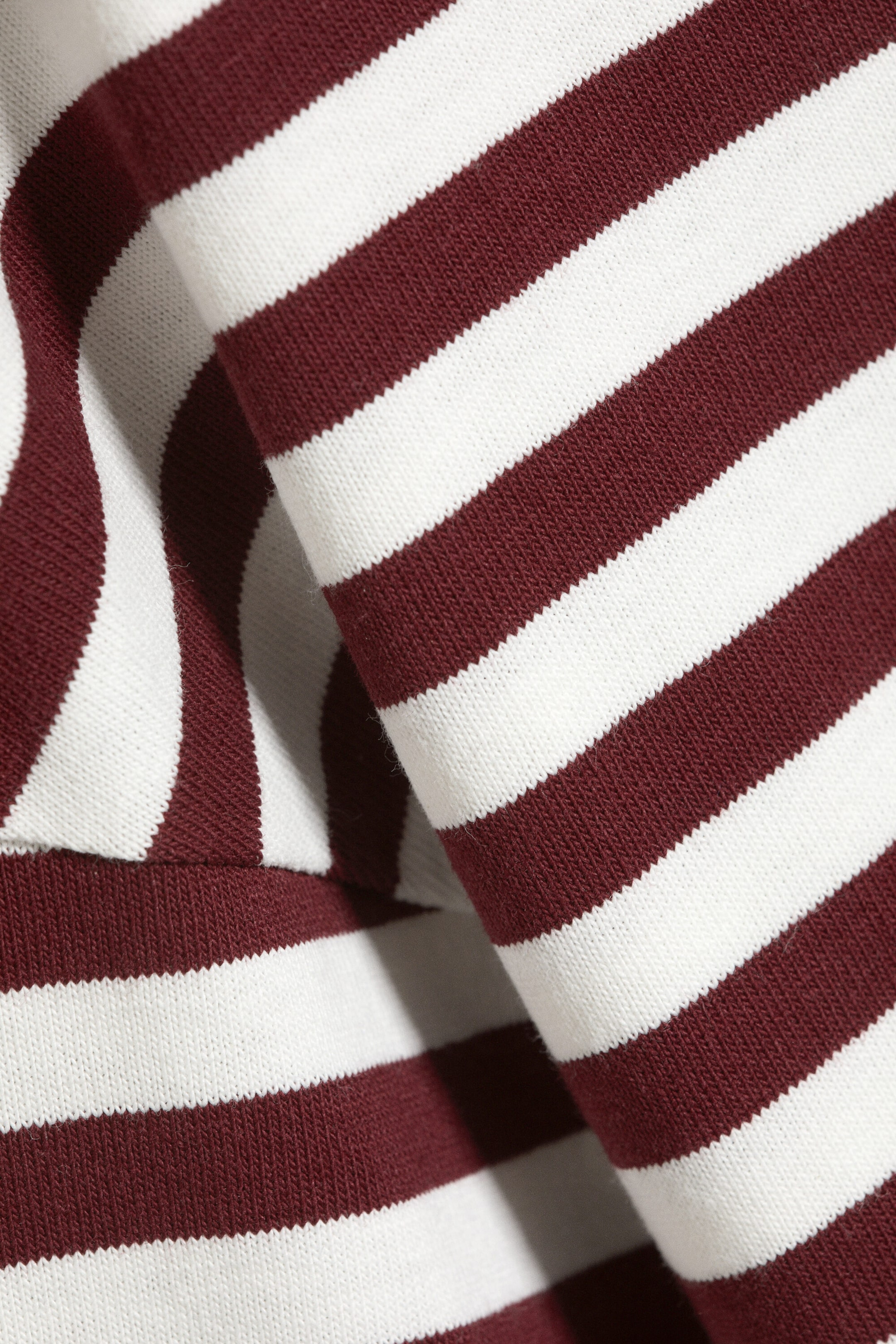 Gestreift in Weiß & Dunkelrot - Boxy Longsleeve mit lockerer Passform - 4