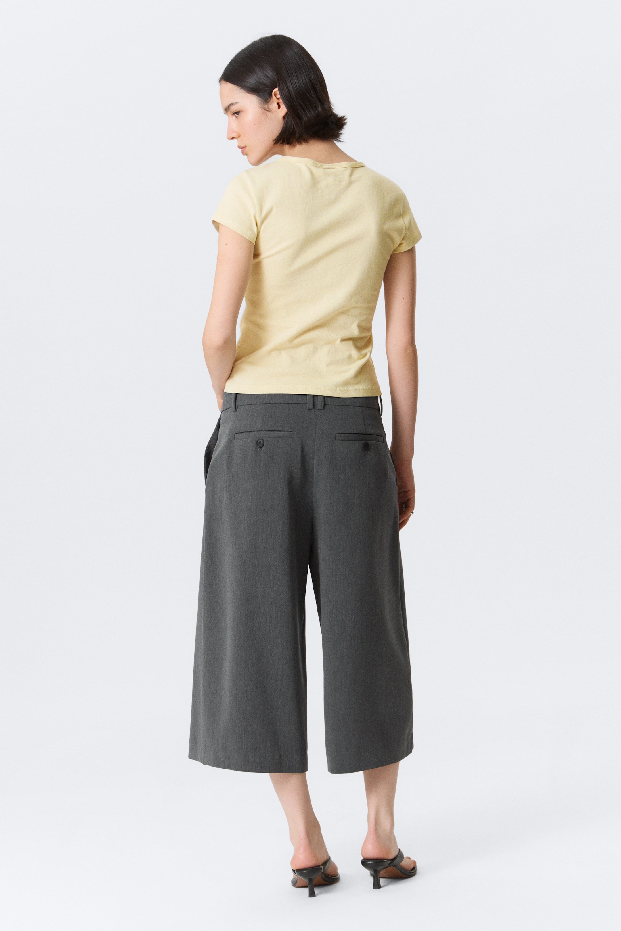 Ljusbeige - Tight kortärmad V-ringad T-shirt - 2