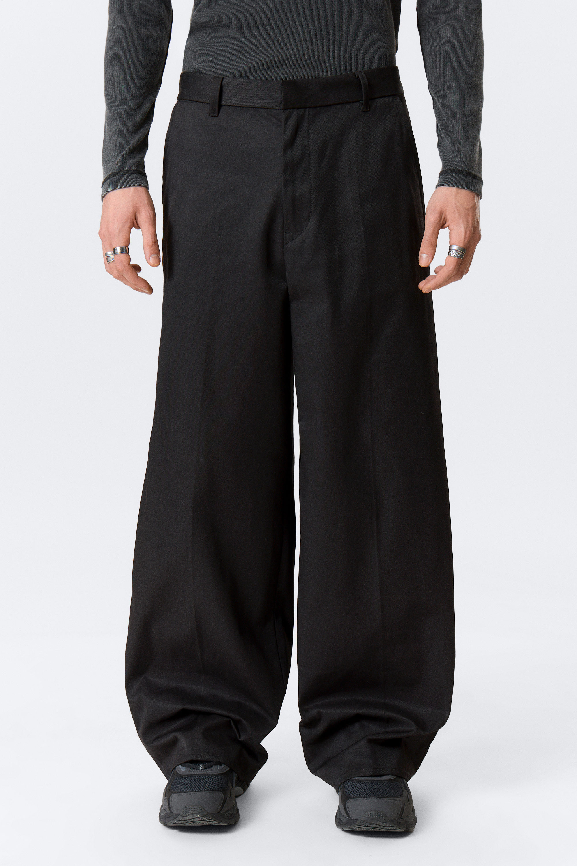 Black - Emil Oversized Chino Trousers - 2