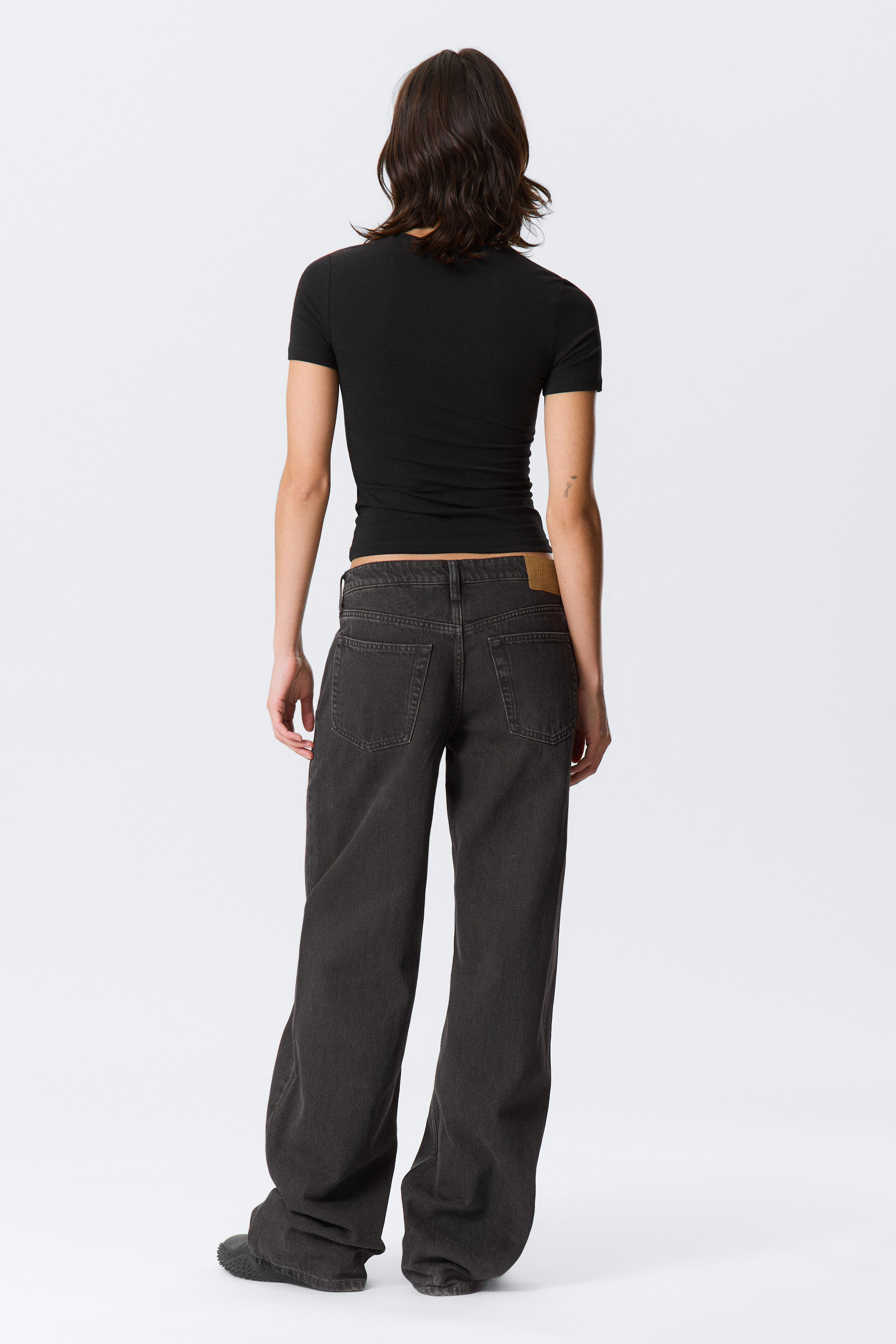 Black - Slim Fitted T-shirt - 4