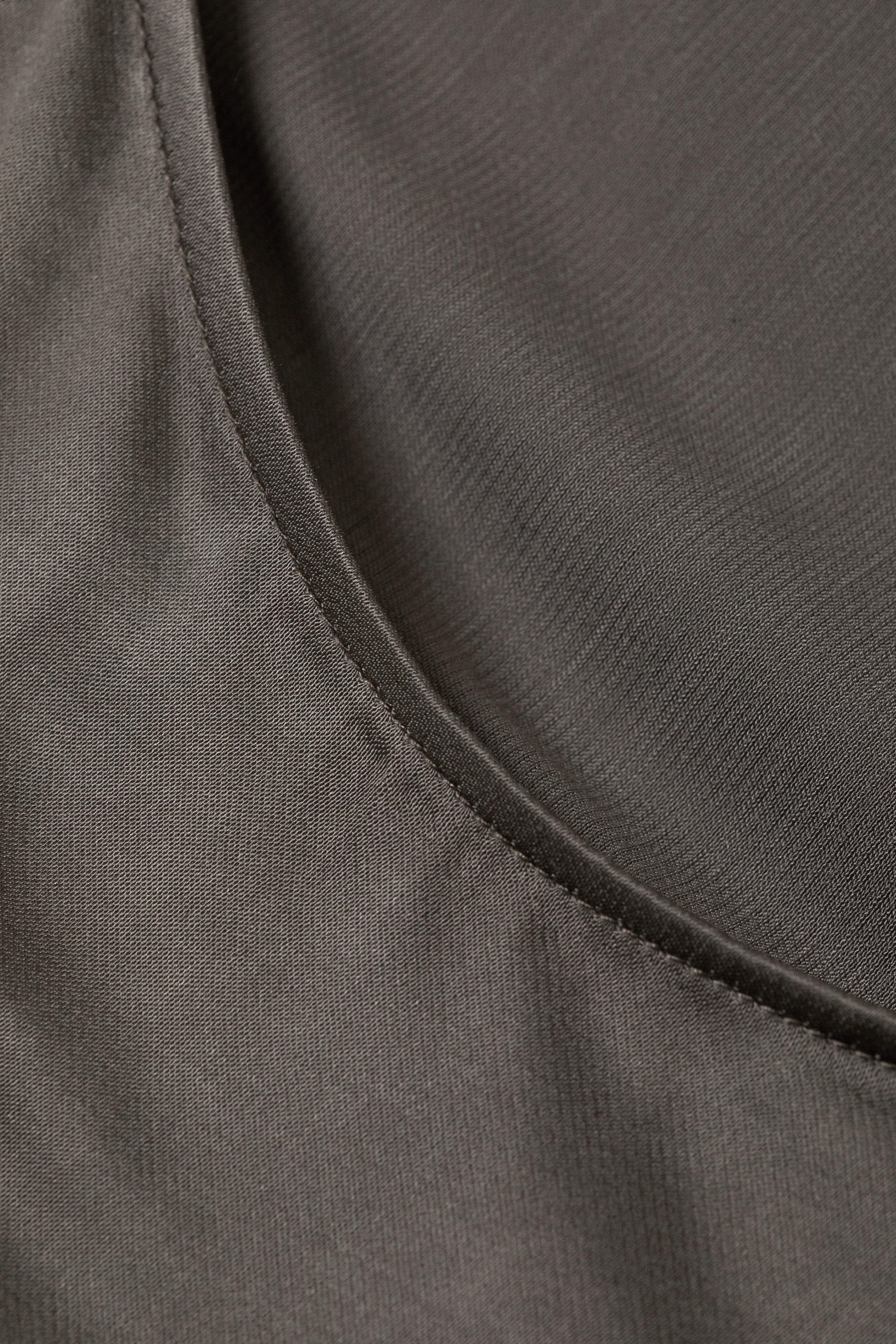 Mörk mullvad - Lång smal singlet i satin - 2