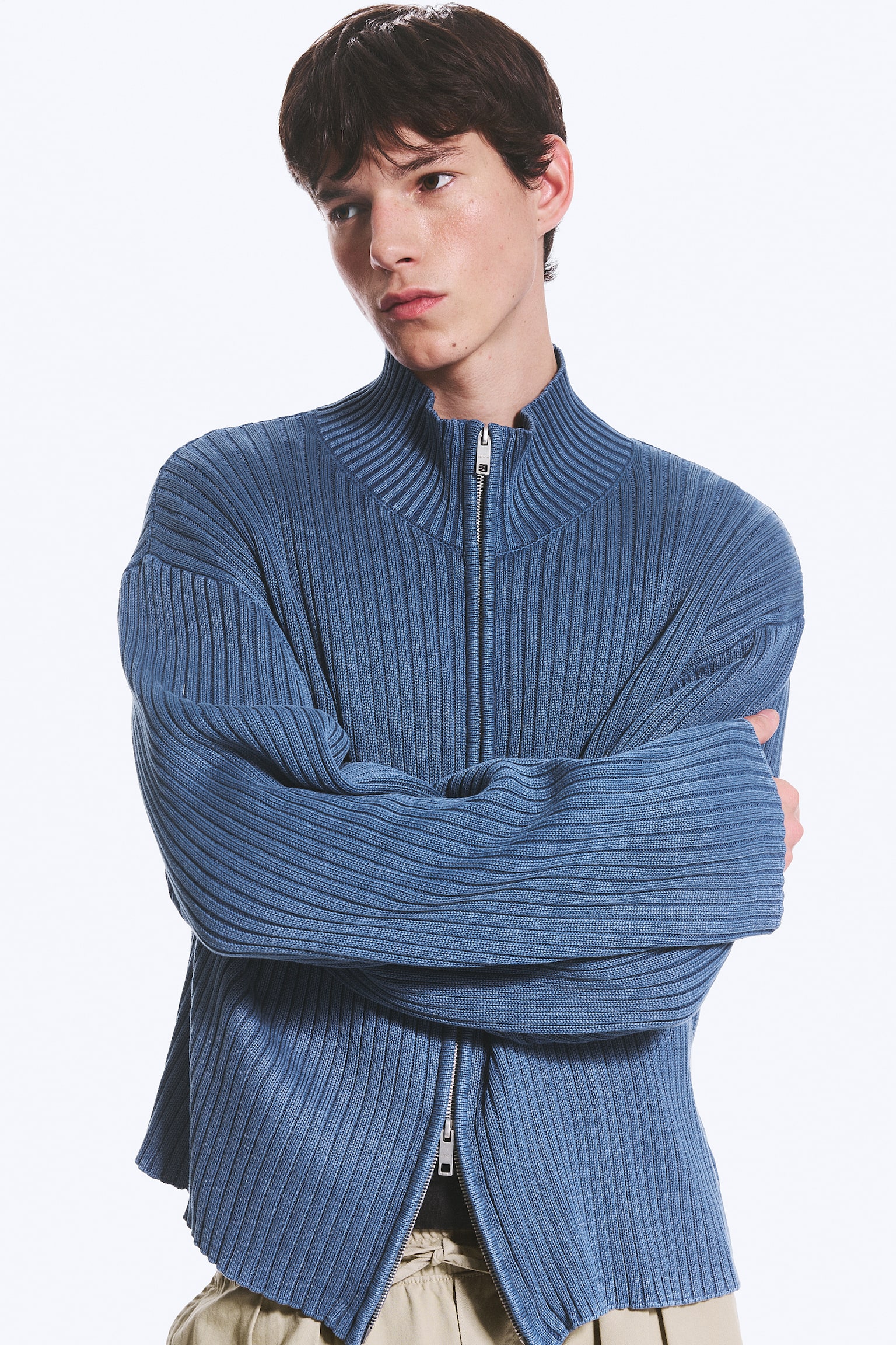 Lockerer Strick-Cardigan mit Reißverschluss - Gewaschenes Blau/Schwarz/Helles Graubraun - 1
