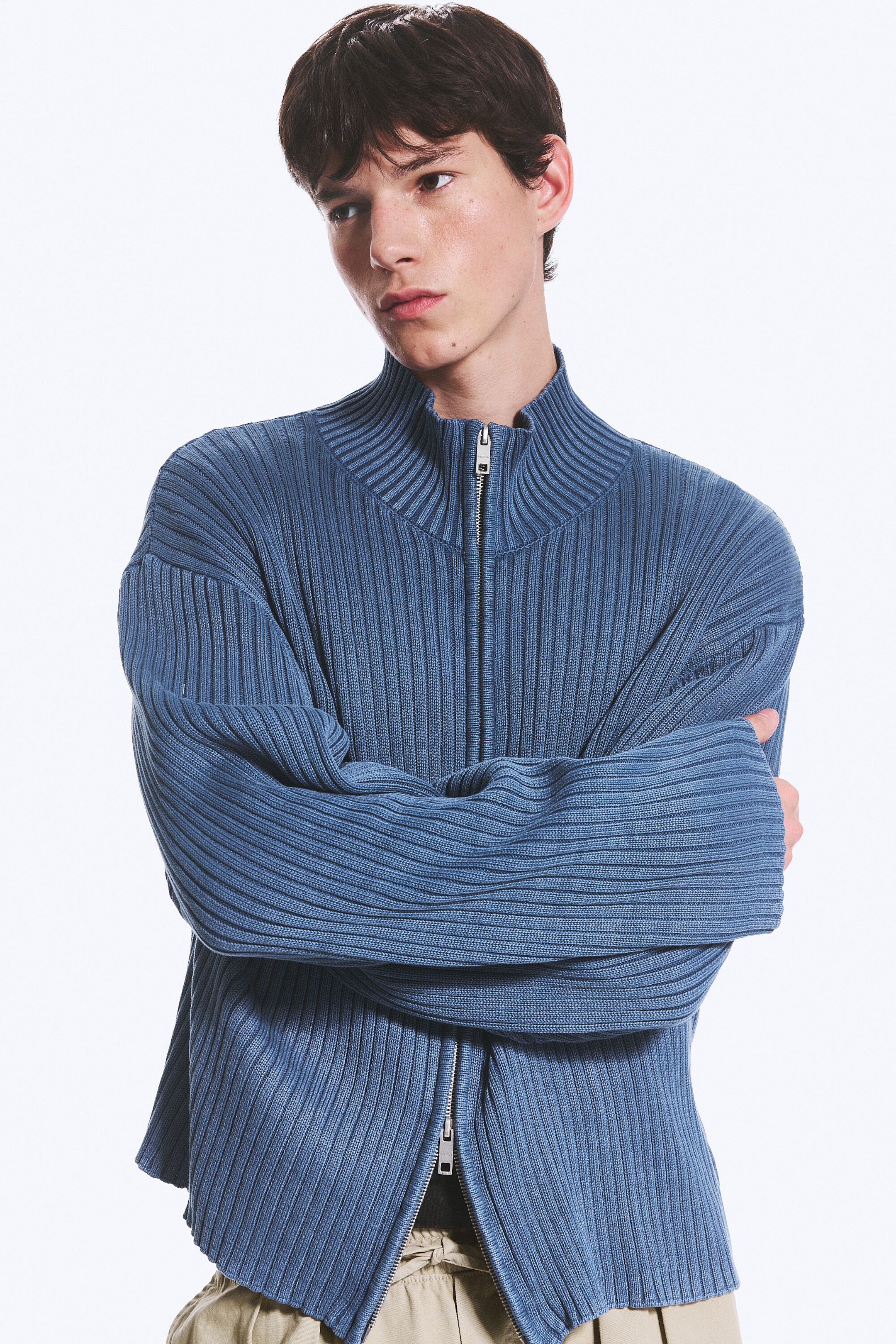 Verwaschenes Blau - Lockerer Strick-Cardigan mit Reißverschluss - 1