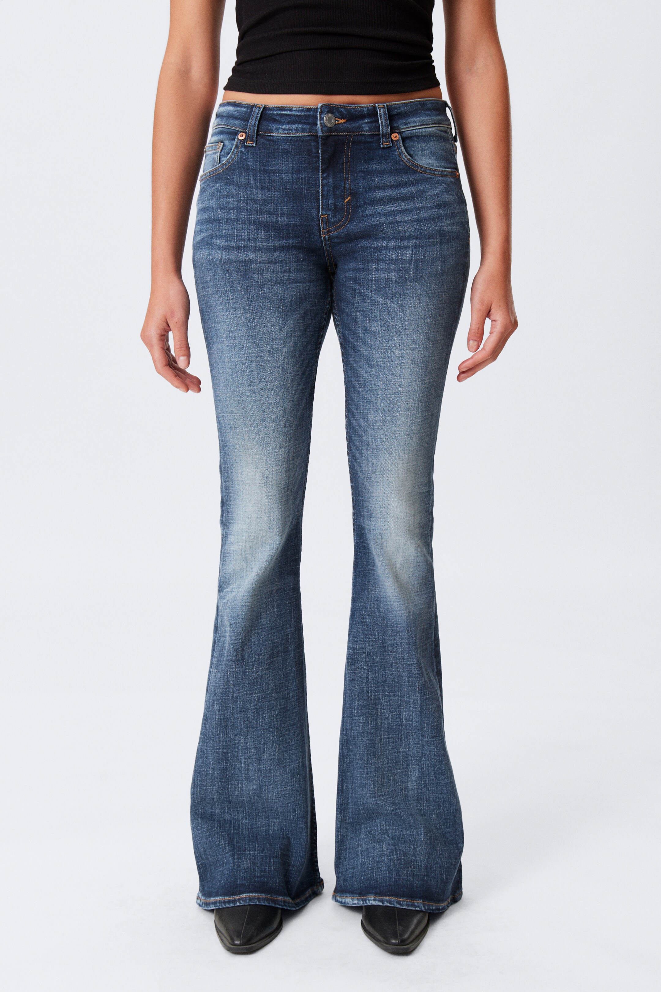 Ver imagem maior: Jeans Slim Flare de Cintura Descida Katsumi - Board Blue - Medium Blue - SENHORA | H&M PT 2