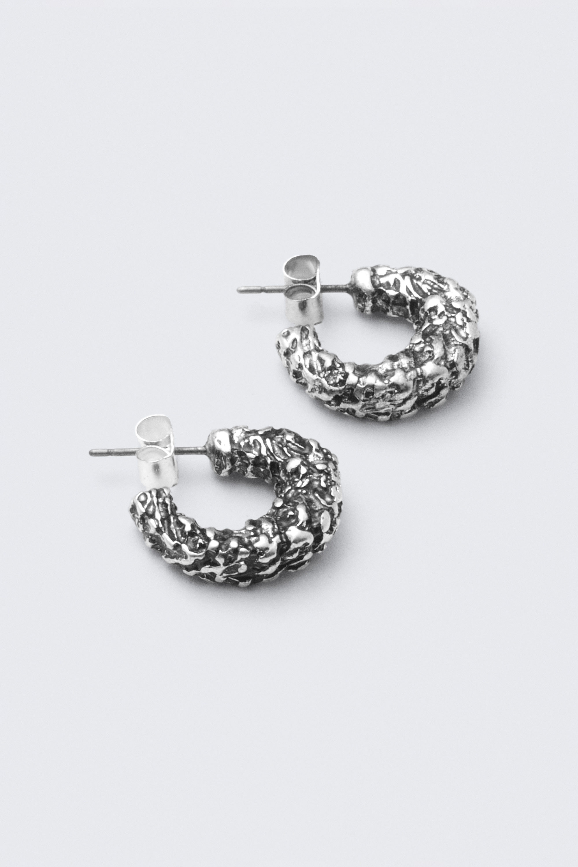 Silber - Dickere Hoop-Ohrringe im Used-Look - 2