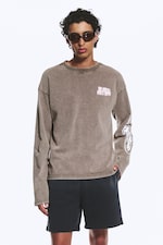 Dunkles Graubraun - Logo-Mix - Kastiges Langarmshirt mit Grafikprint - 0