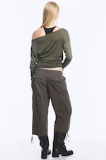 Vert kaki foncé - Top clouté à épaules dénudées et manches longues - 2