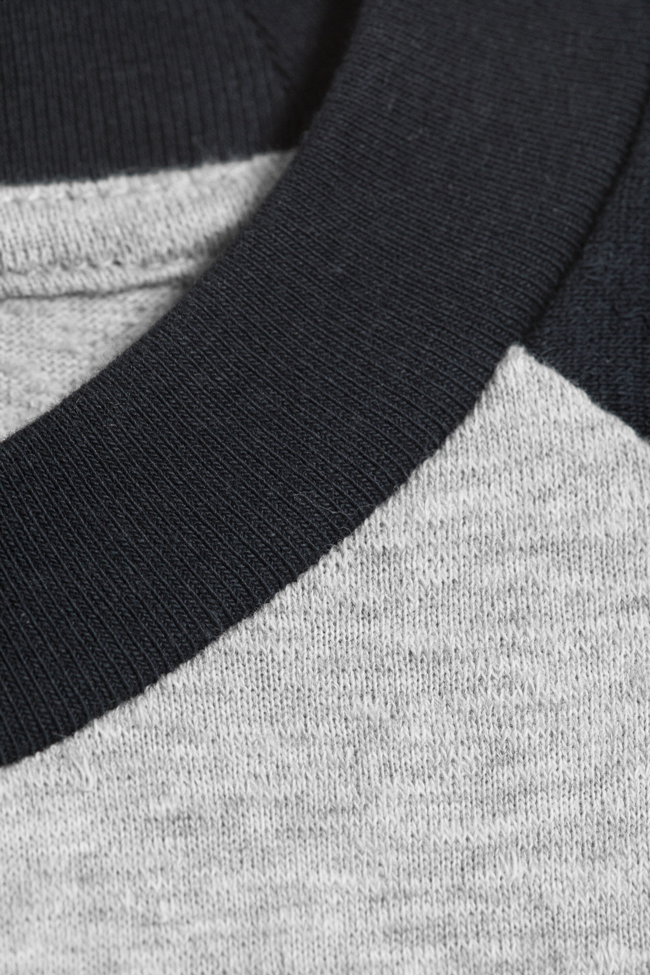 Grau meliert/Schwarz - RAGLAN-LONGSLEEVE - 4
