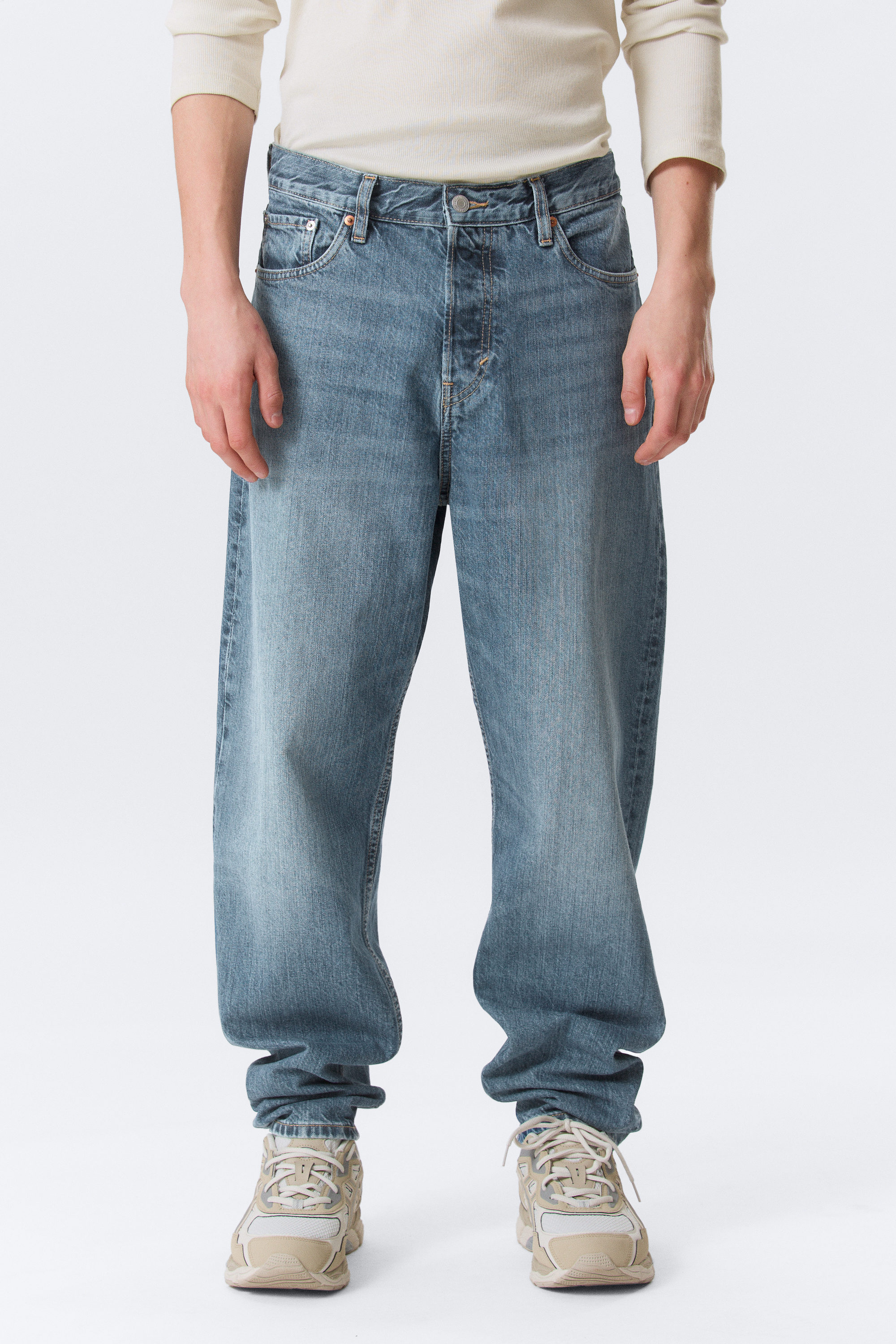 Radio Blue - Medium Blue - Ray Mid Rise Relaxed Tapered Leg Jeans - 2