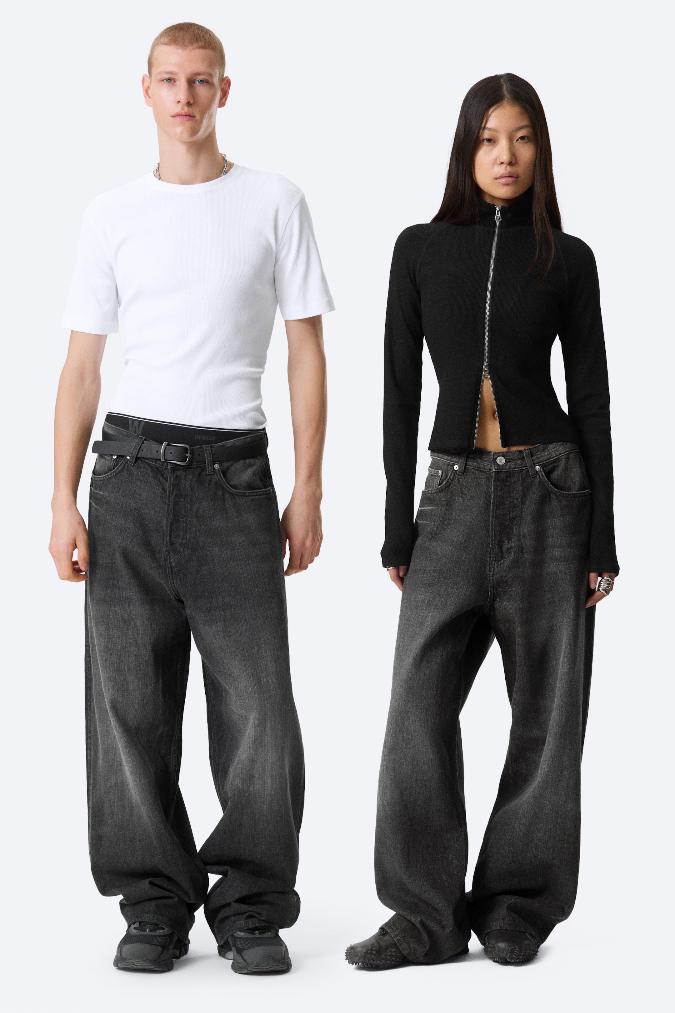 Chelsea Black - Schwarz - Astro Mid Rise Loose Baggy Leg Unisex Jeans - 1