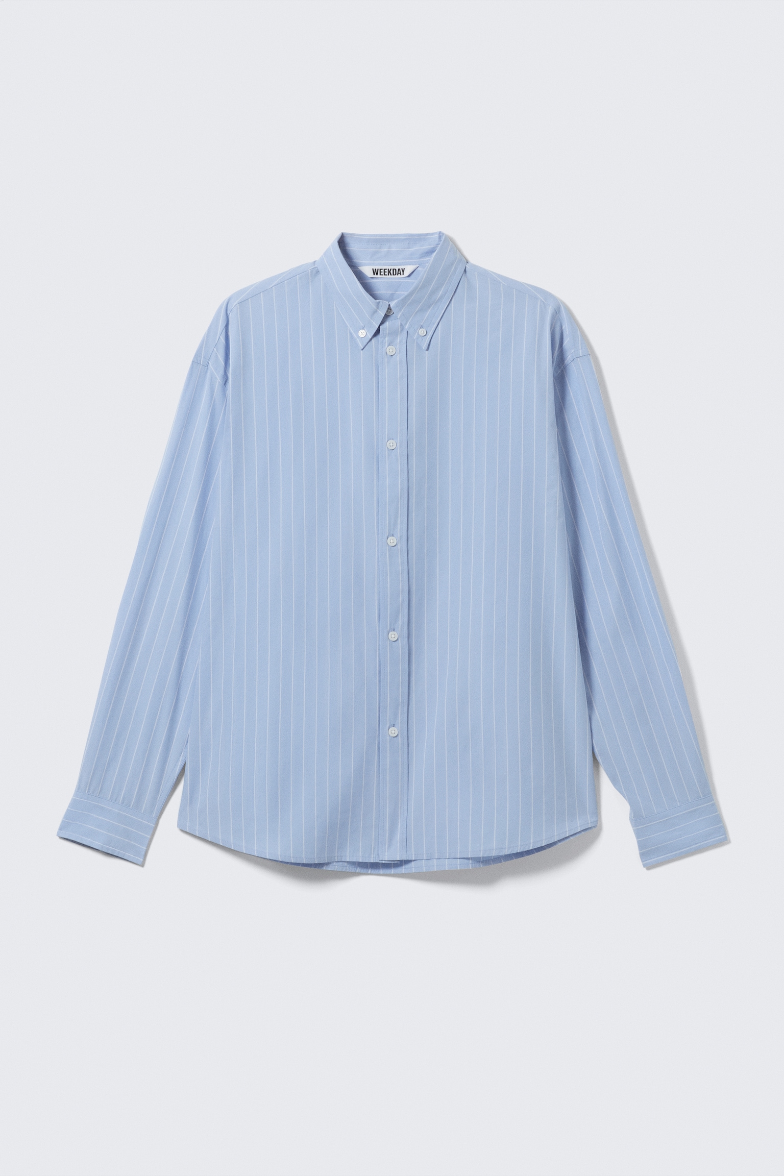 Oversized stribet poplin-skjorte med knapper - Stribet lyseblå