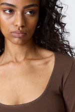 Mörkbrun - Fitted Three-Quarter Sleeve Top - 1