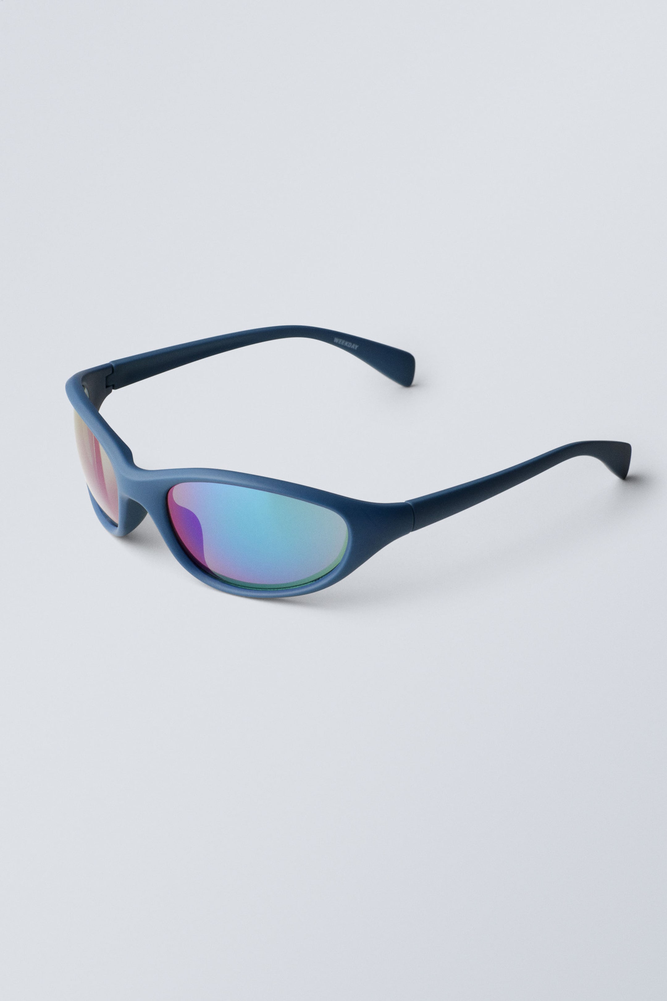 Soft Blue - Sporty Oval Sunglasses - 2