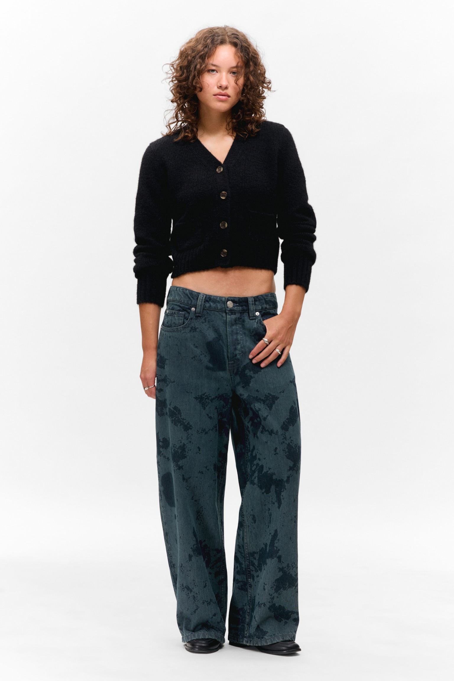 Peggy Low Rise Loose Baggy Leg Jeans - Batikeffekt in Ägäisblau/Chaos Blau - Hellblau