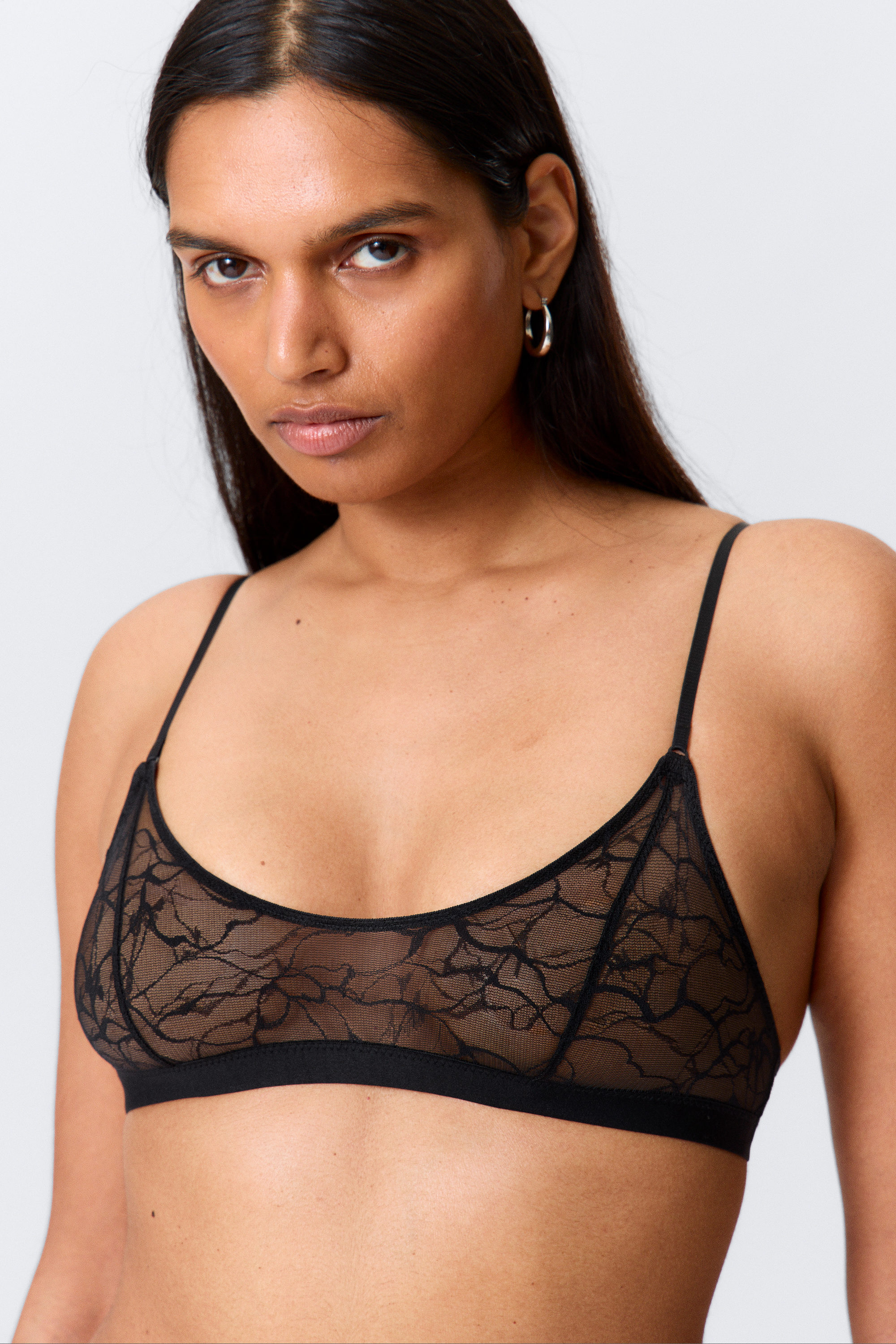 Black - Scooped Swirly Lace Bra - 1