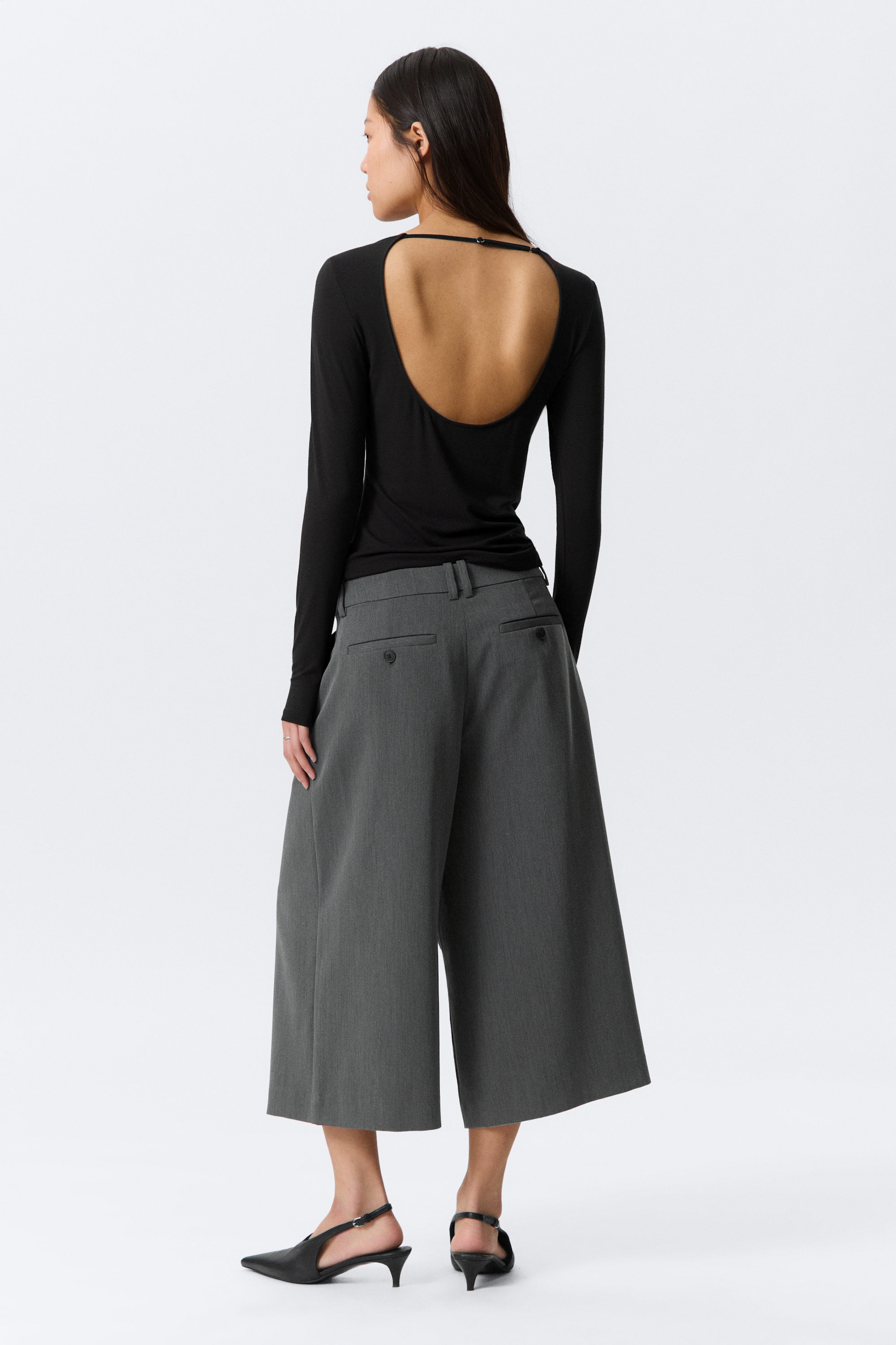 Black - Slim Long-Sleeved Open Back Top - 2