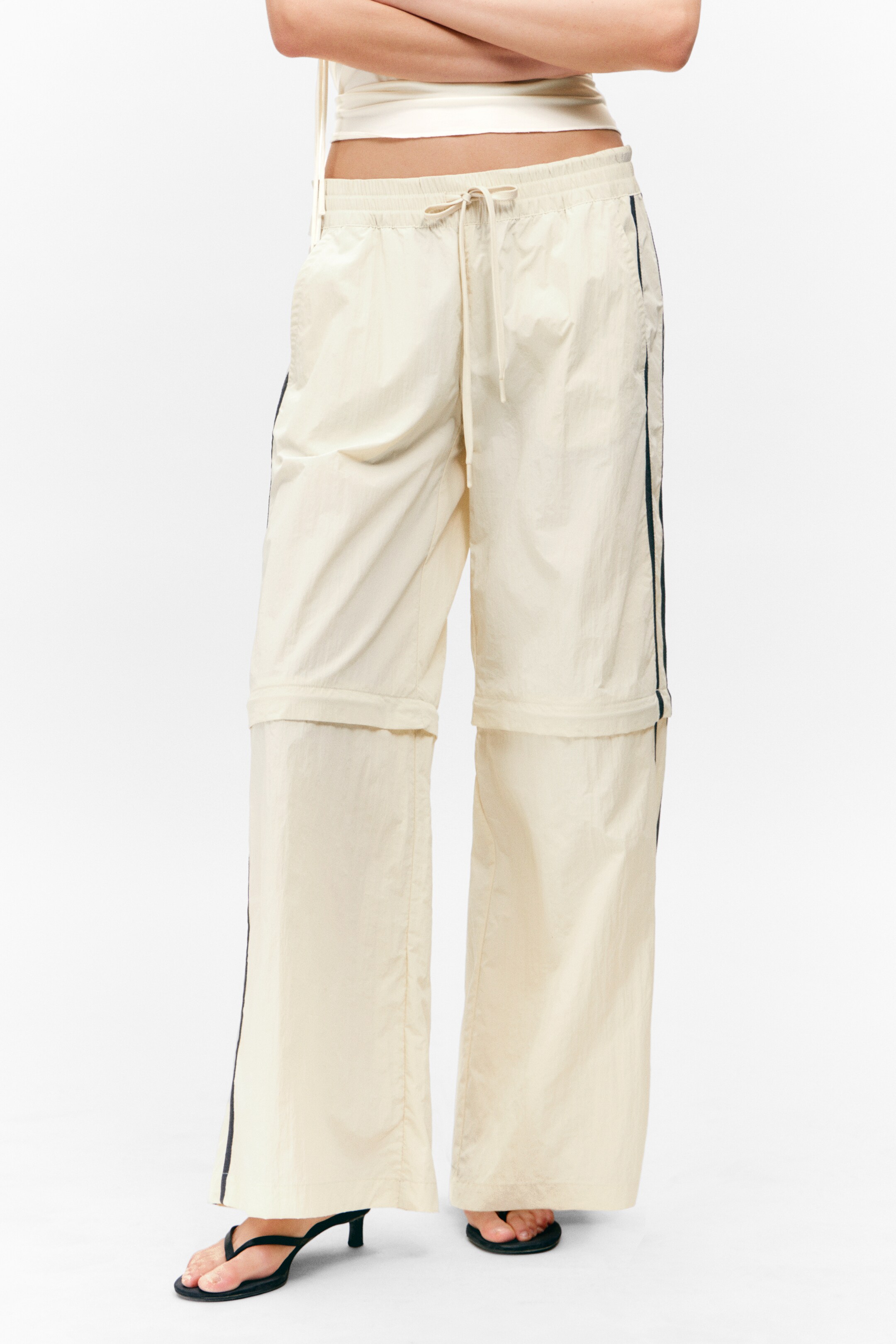 Vezi imaginea mai mare: Pantaloni de trening din nailon cu fermoar detașabil - Dungi bej-negru - FEMEI | H&M RO 2