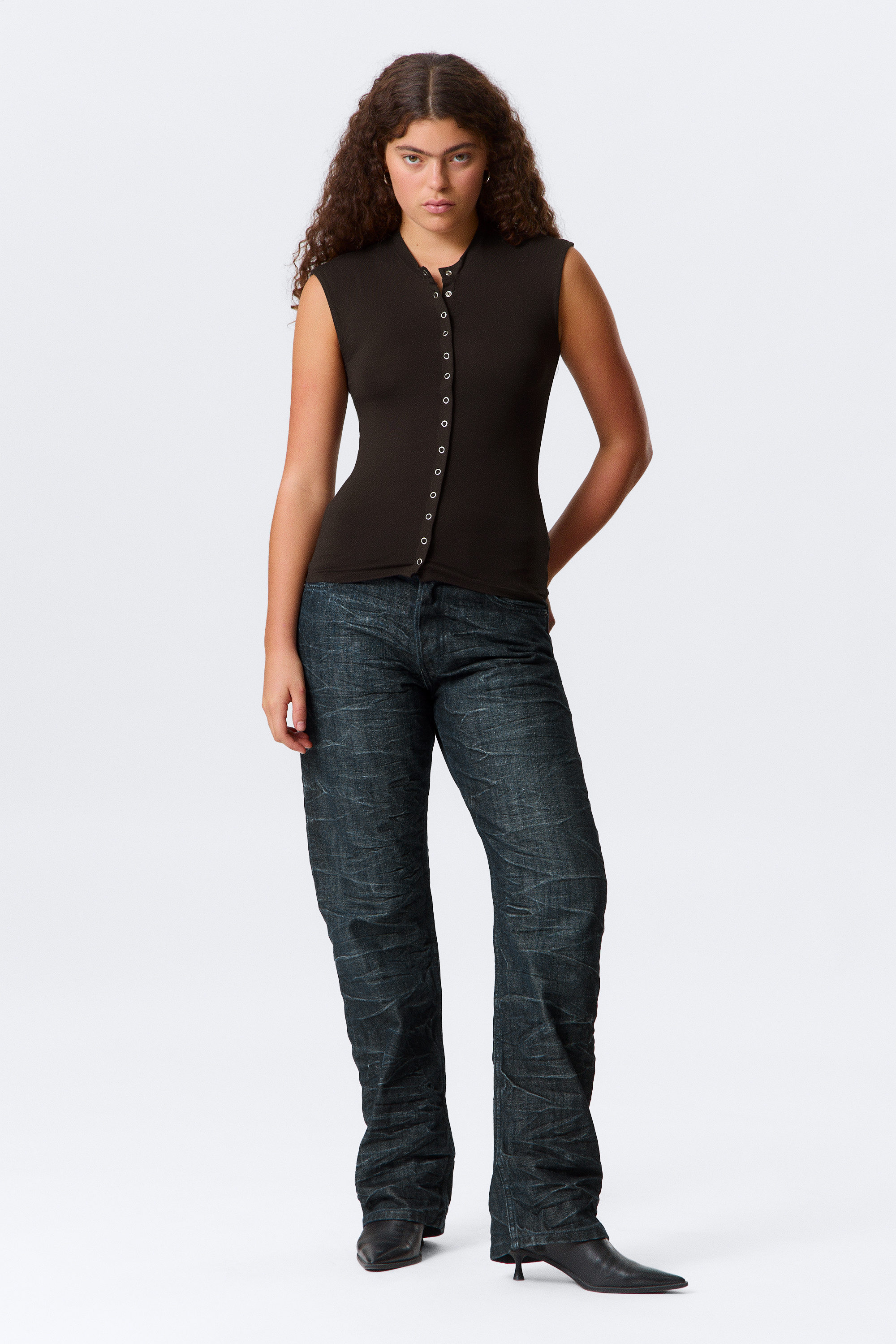 Dunkelbraun - Ärmelloses Oberteil mit Knöpfen - 2