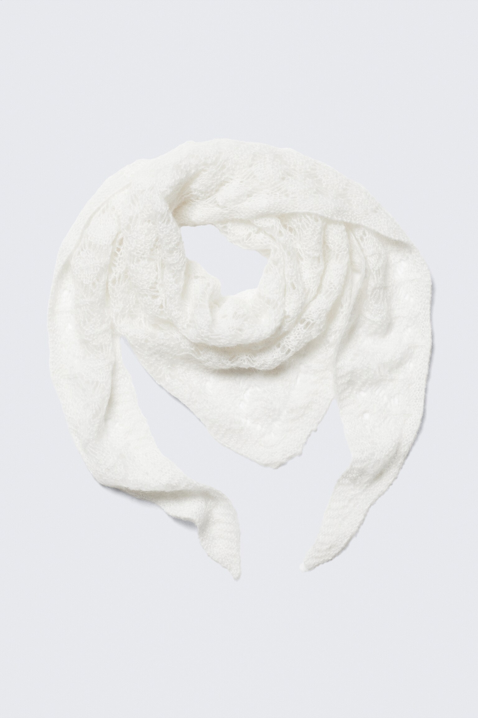 Dzianinowy szalik o strukturalnej powierzchni - Light White - 2