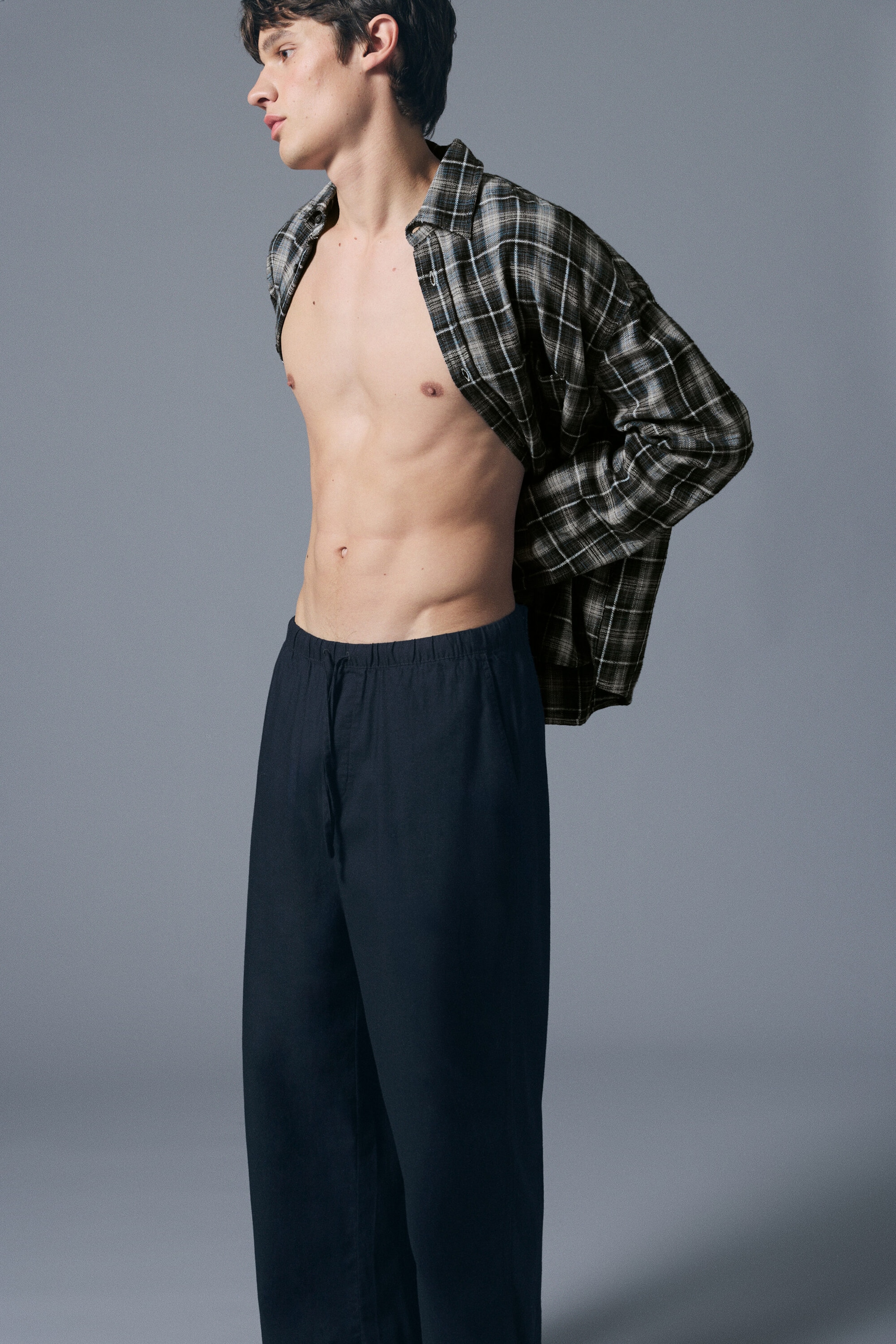 Dunkelblau - Entspannte Pyjamahose aus Flanell - 1