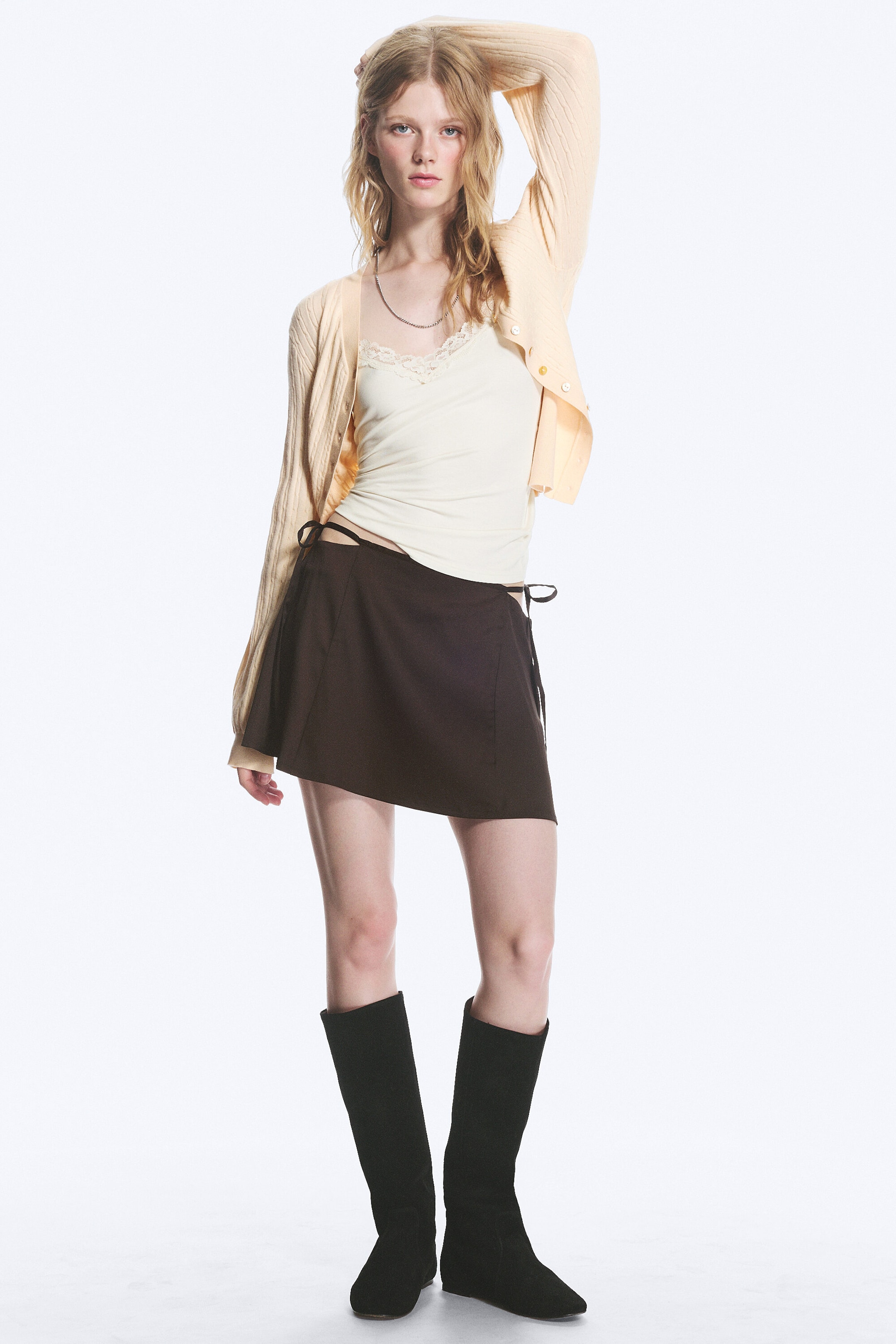 Dunkelbraun - Satin-Minirock mit Cut-outs - 2