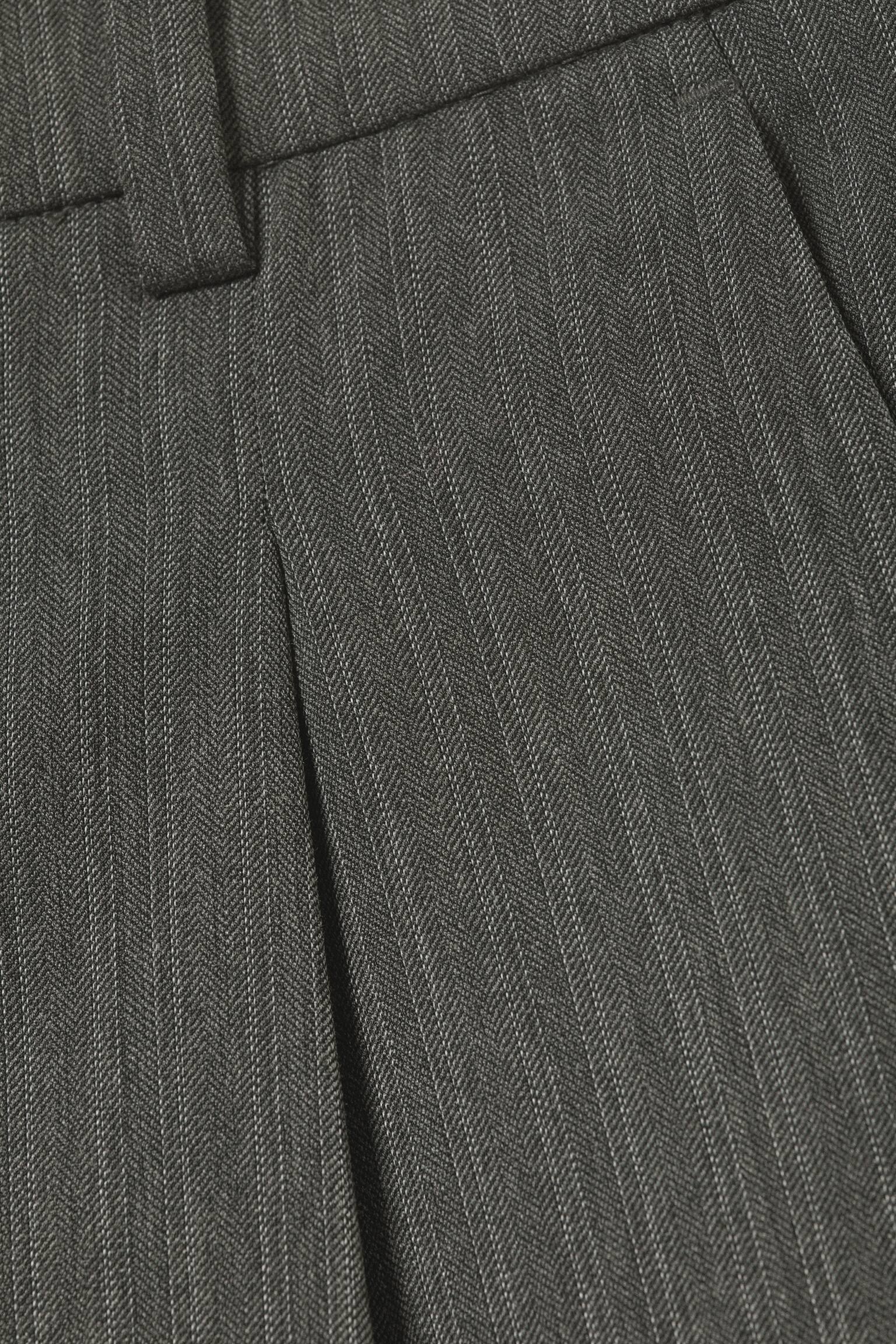 Къси панталони с ниска талия и плисета - Тъмно сиво - рибена кост/Черен - 3