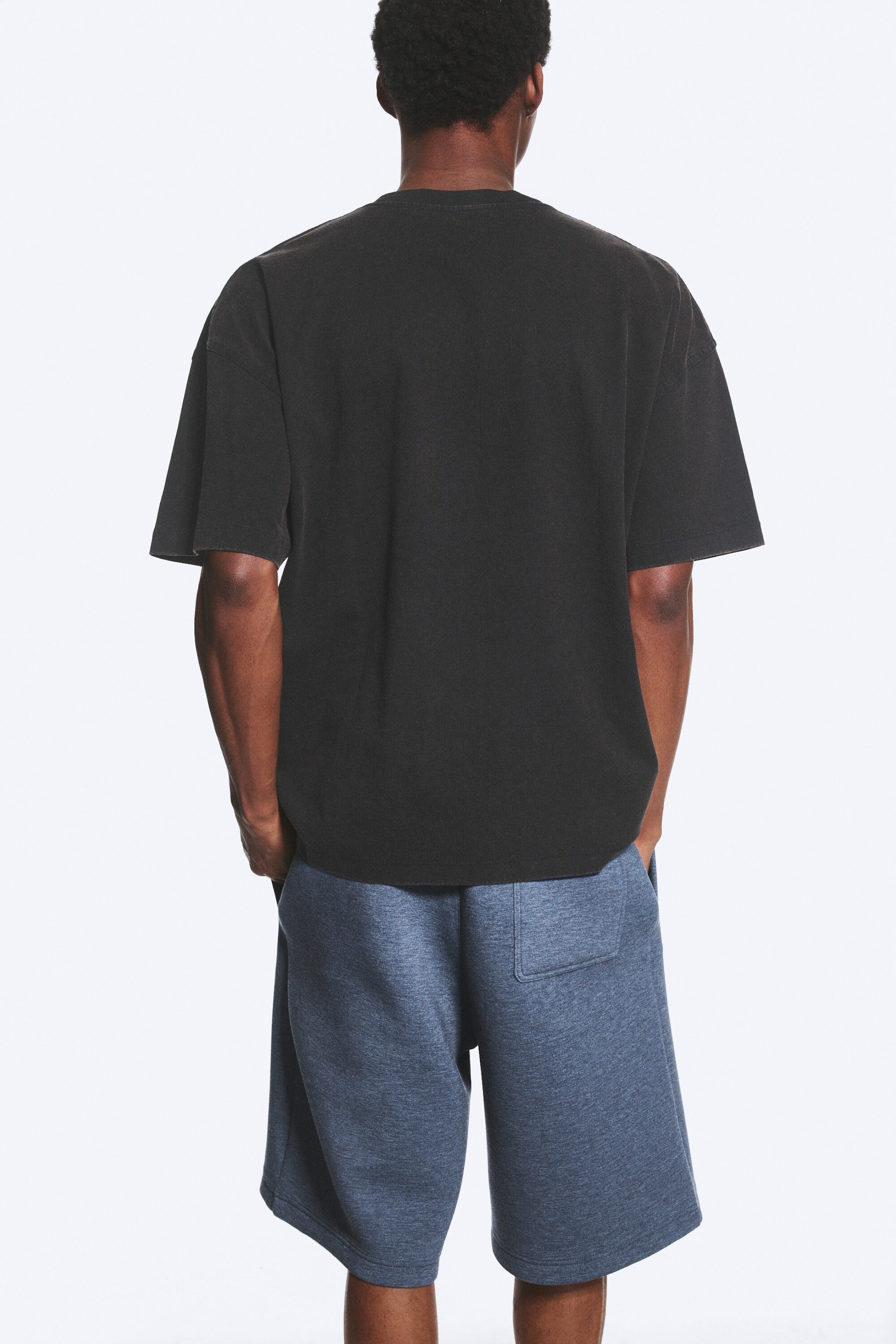 Gewaschenes Schwarz - Oversized T-Shirt im kastigen Fit - 2