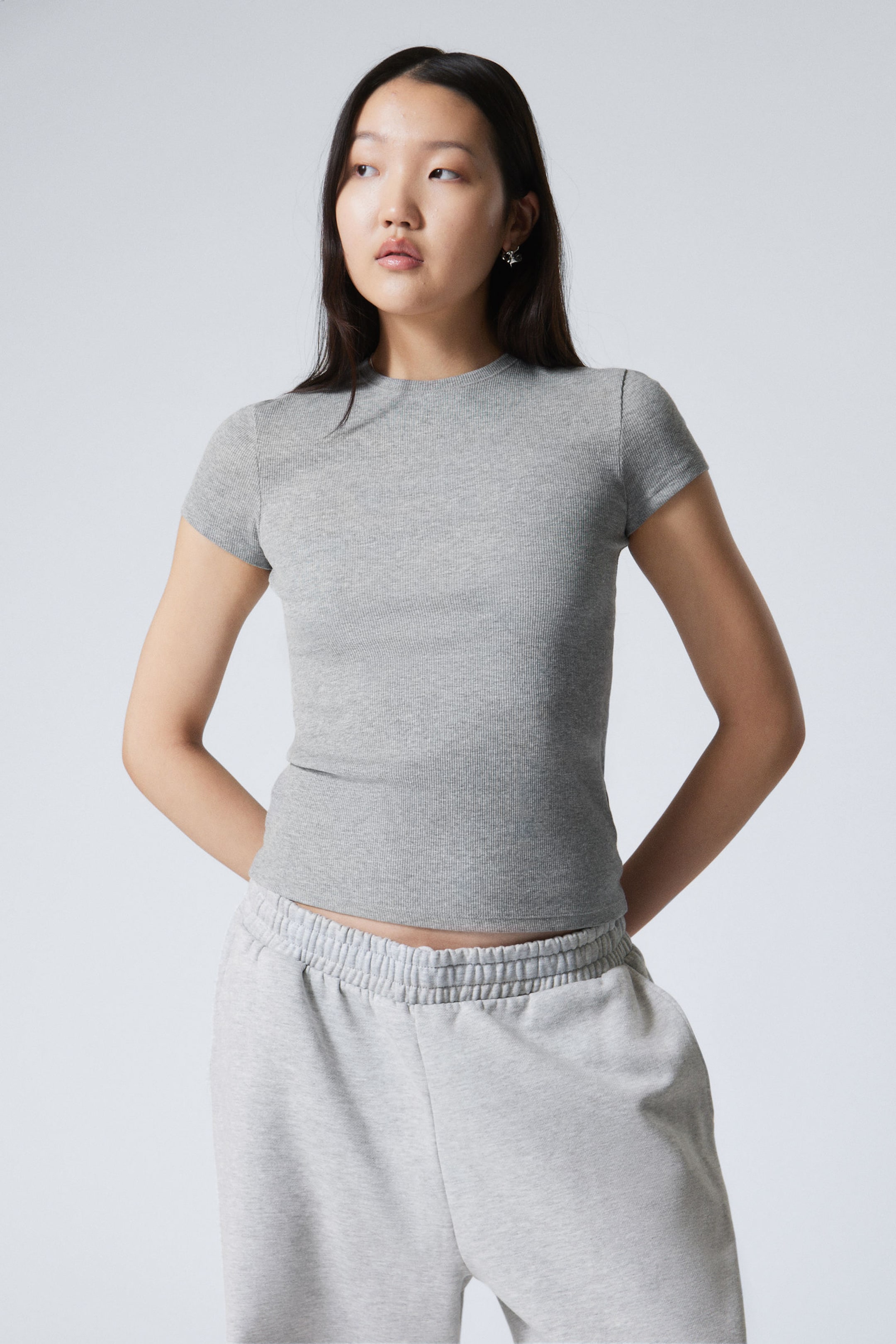Graumeliert - Enges, geripptes T-Shirt - 1