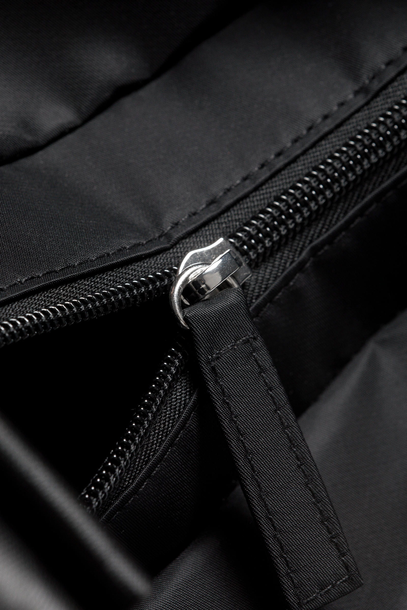 メケアリサ WeekdayBag ブラック Weekday carry bag in black | ASOS