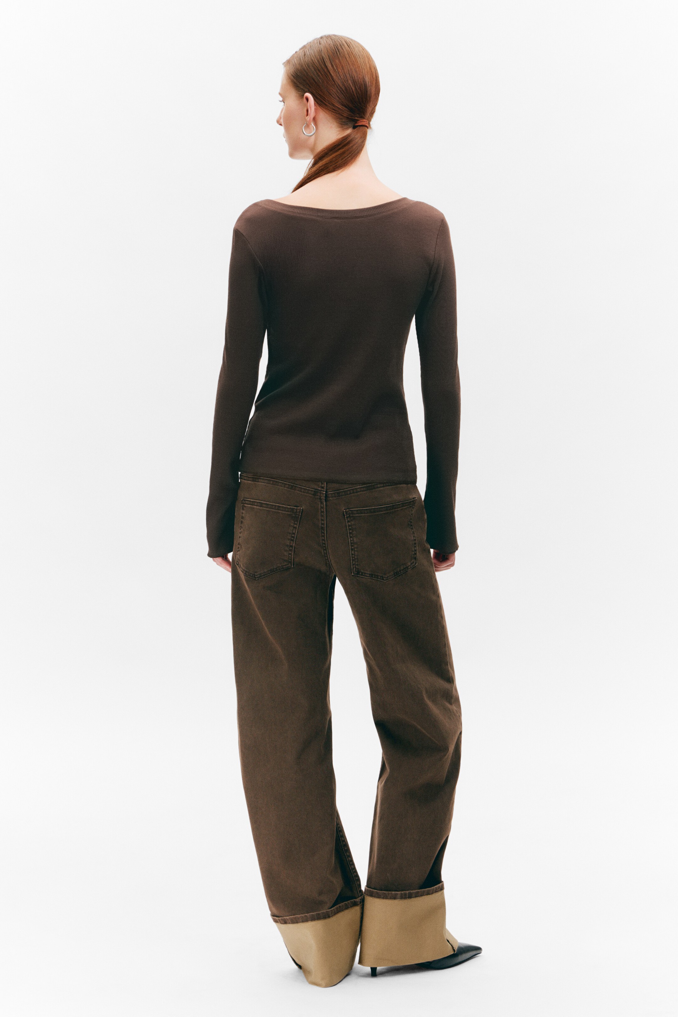 Grösseres Bild ansehen: Figurbetontes Langarm-Top mit V-Ausschnitt - Braun - DAMEN | H&M CH 3