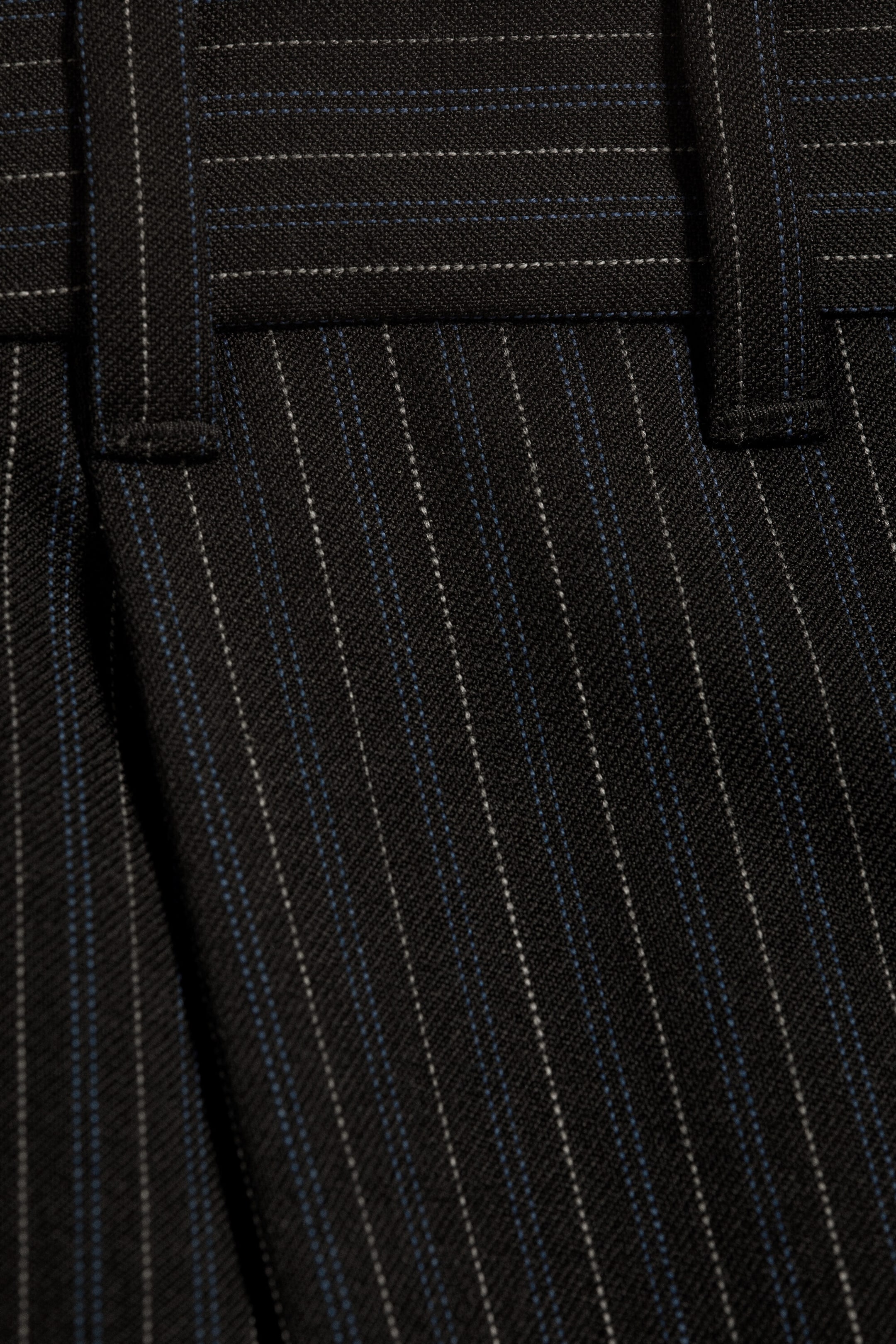 Schwarz gestreift - Banks - Oversized Anzughose aus Wollmix - 5