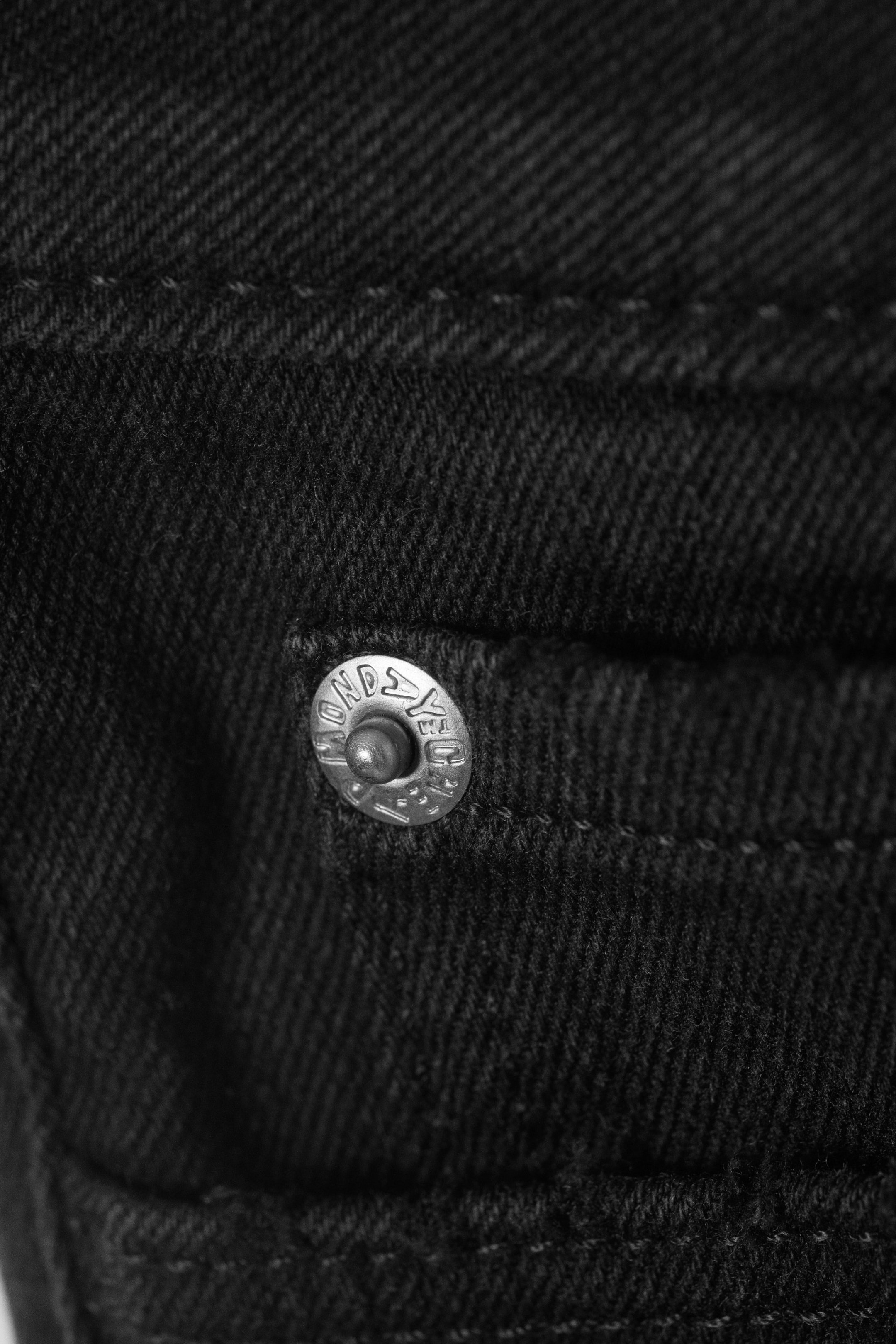 Undone Black - Zwart - Booty Bei denim mini-short met lage taille - 2