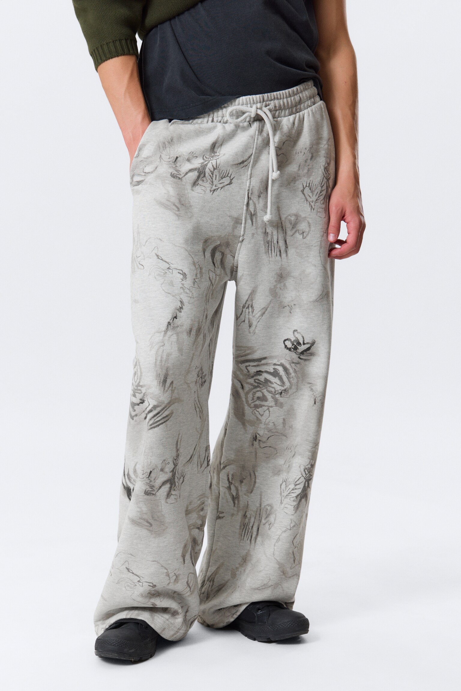 Bawełniane spodnie dresowe Loose Fit - Grey Melange - Nadruk Bazgroły - 5