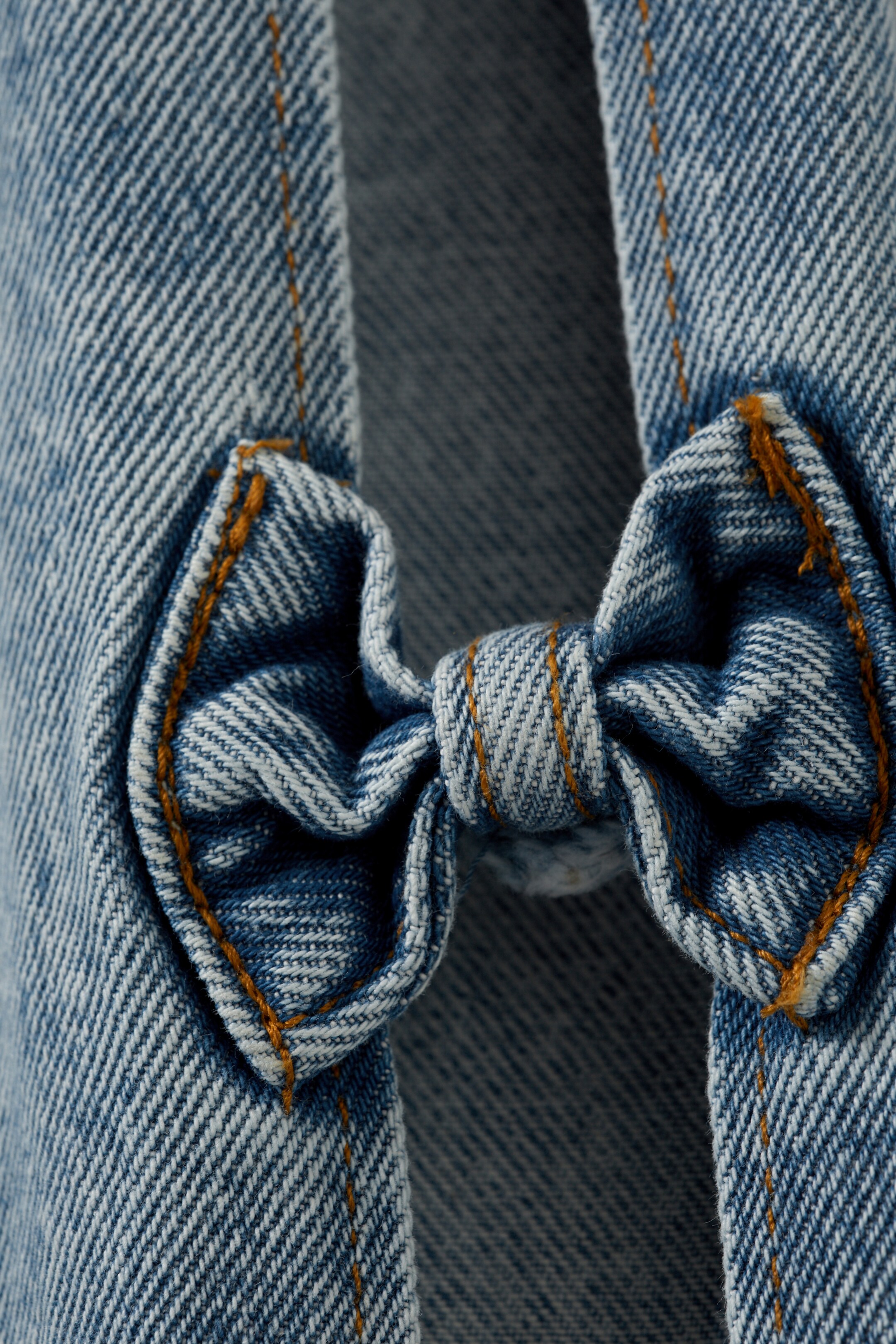 Ver imagen más grande: Vaqueros con lazos, pernera ancha y tiro bajo Imoo - Mid Blue - Azul medio - MUJER | H&M ES 7