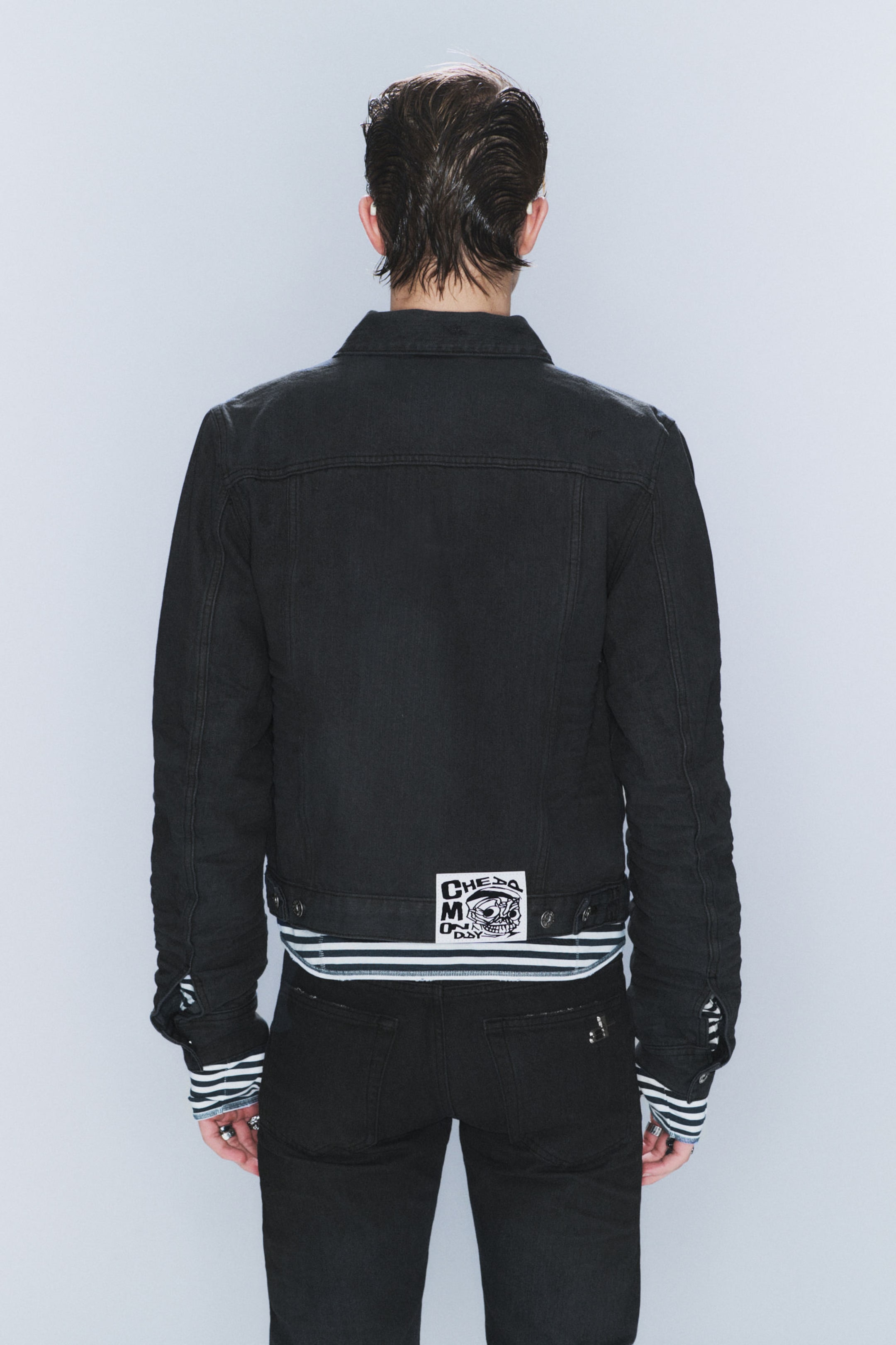 Beschichtetes Schwarz - CM x LB Schwarze, beschichtete Unisex-Jeansjacke - 2