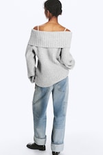 Gråmelert - Off-shoulder ribbestrikket genser - 3
