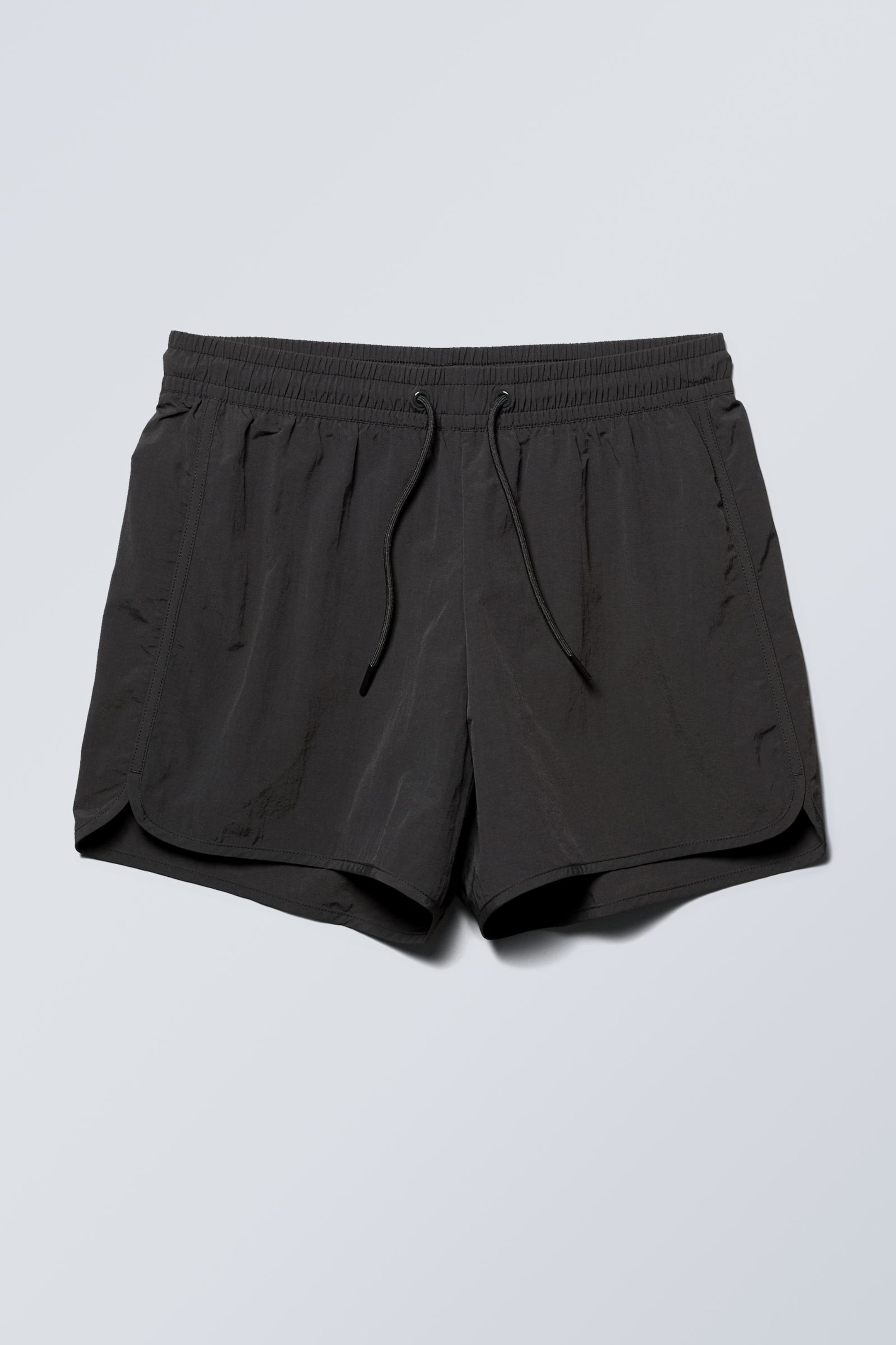 Schwarz - Strukturierte, mittellange Badeshorts - 4