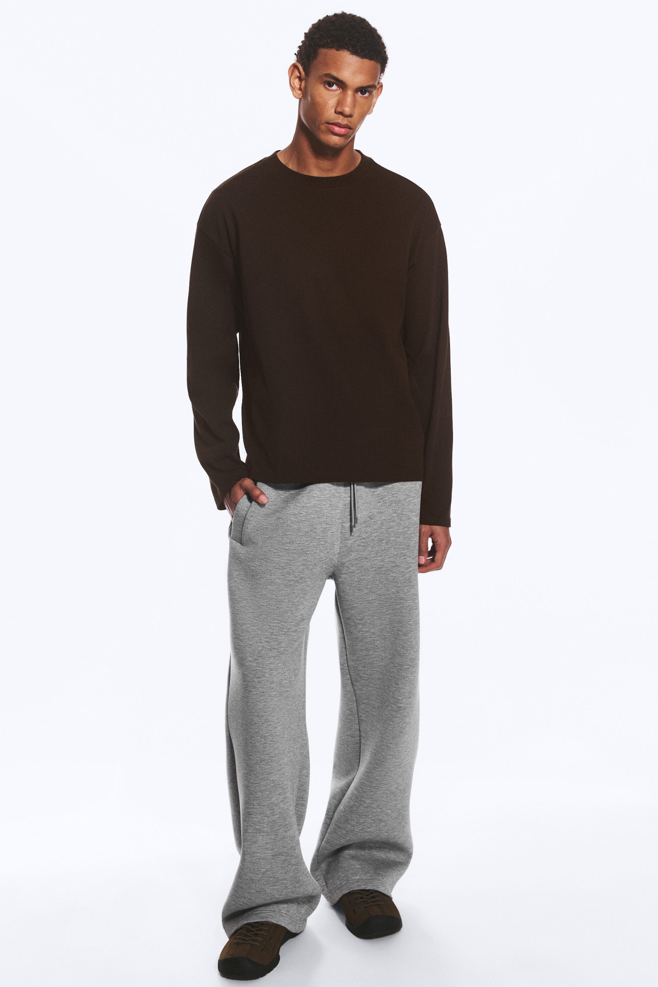 Dunkelbraun - Boxy Longsleeve mit lockerer Passform - 1