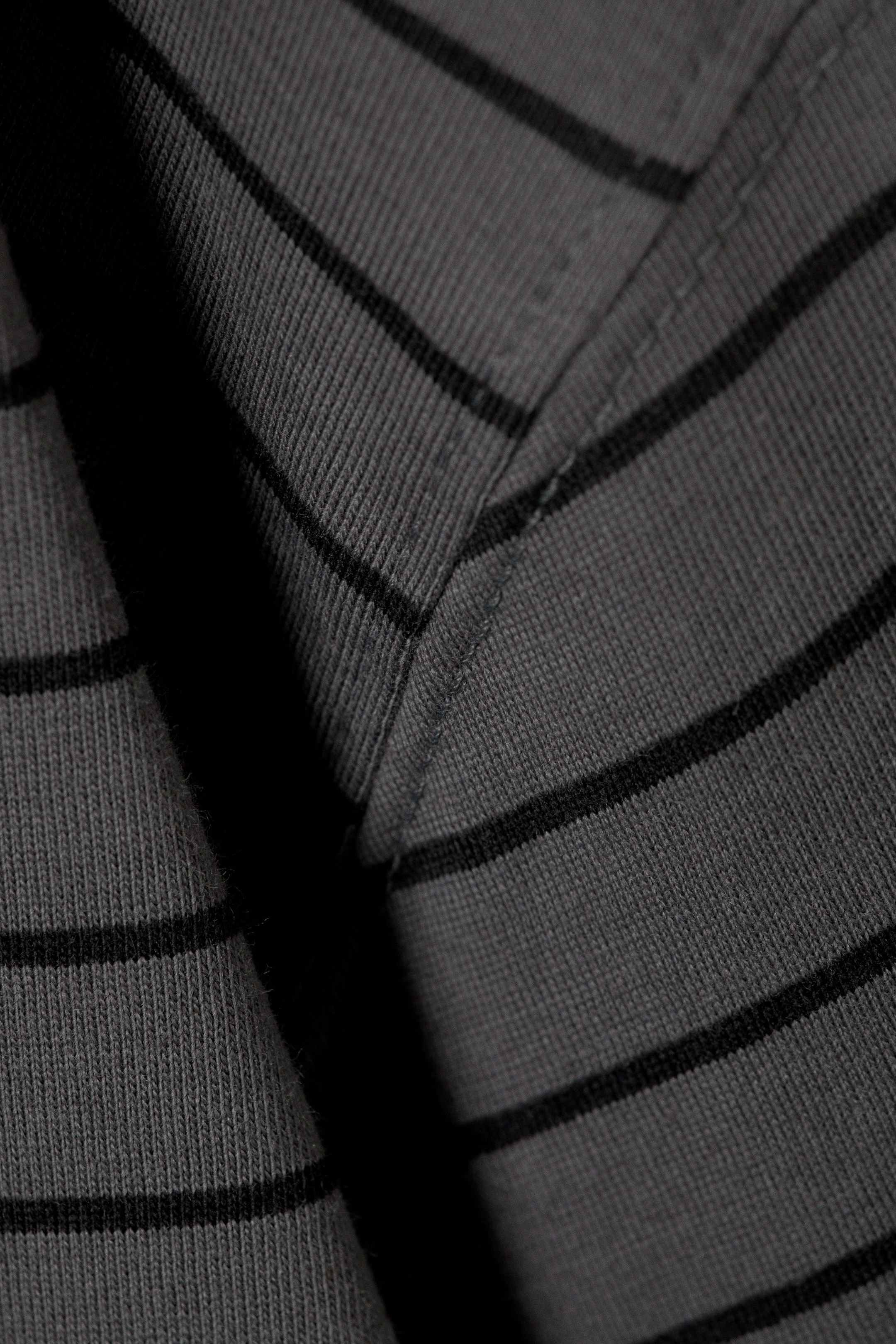 Gestreept donkergrijs - Boxy katoenen T-shirt met lange mouwen - 4