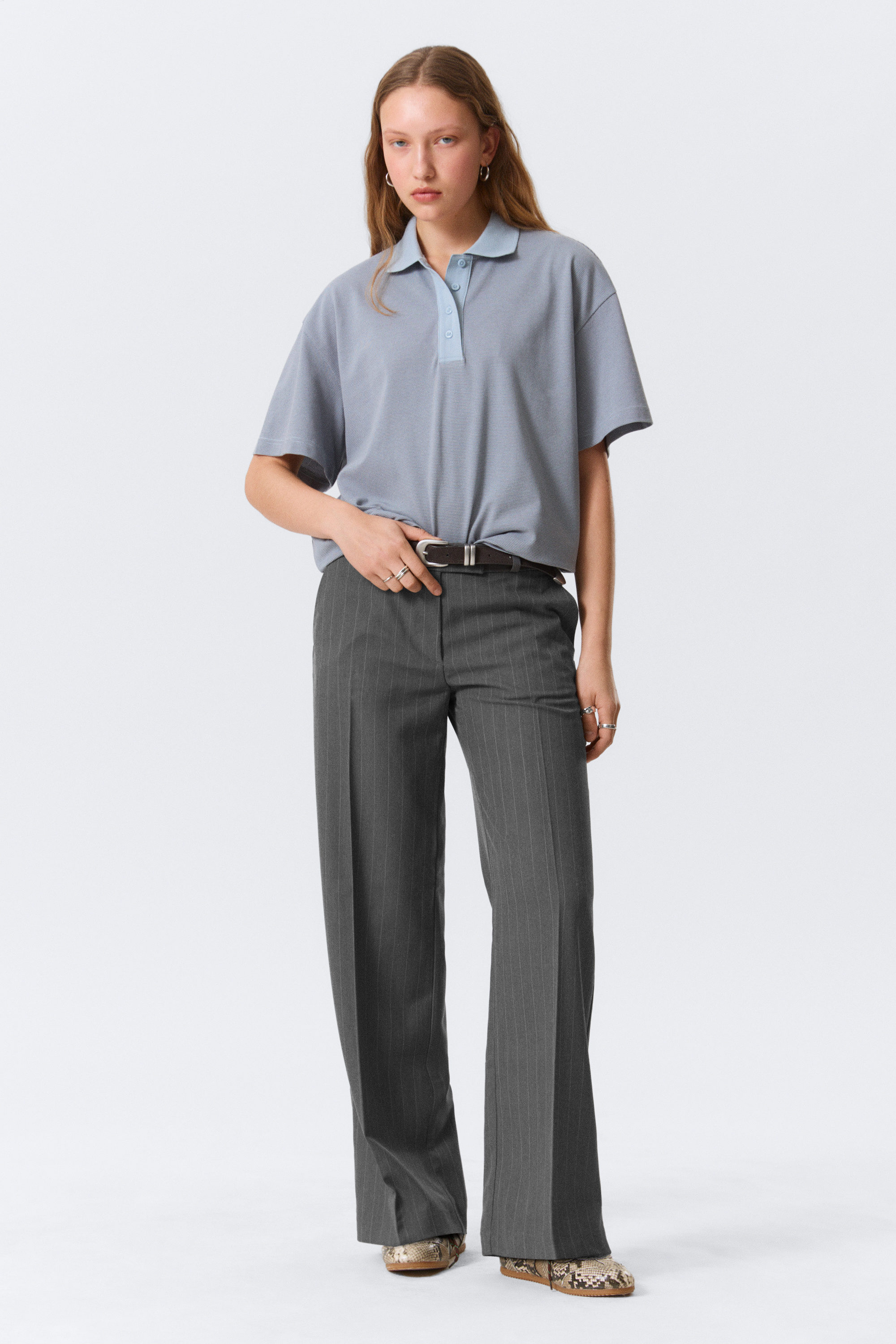 Grau meliert mit Nadelstreifen - Anzughose mit niedriger Bundhöhe - 1