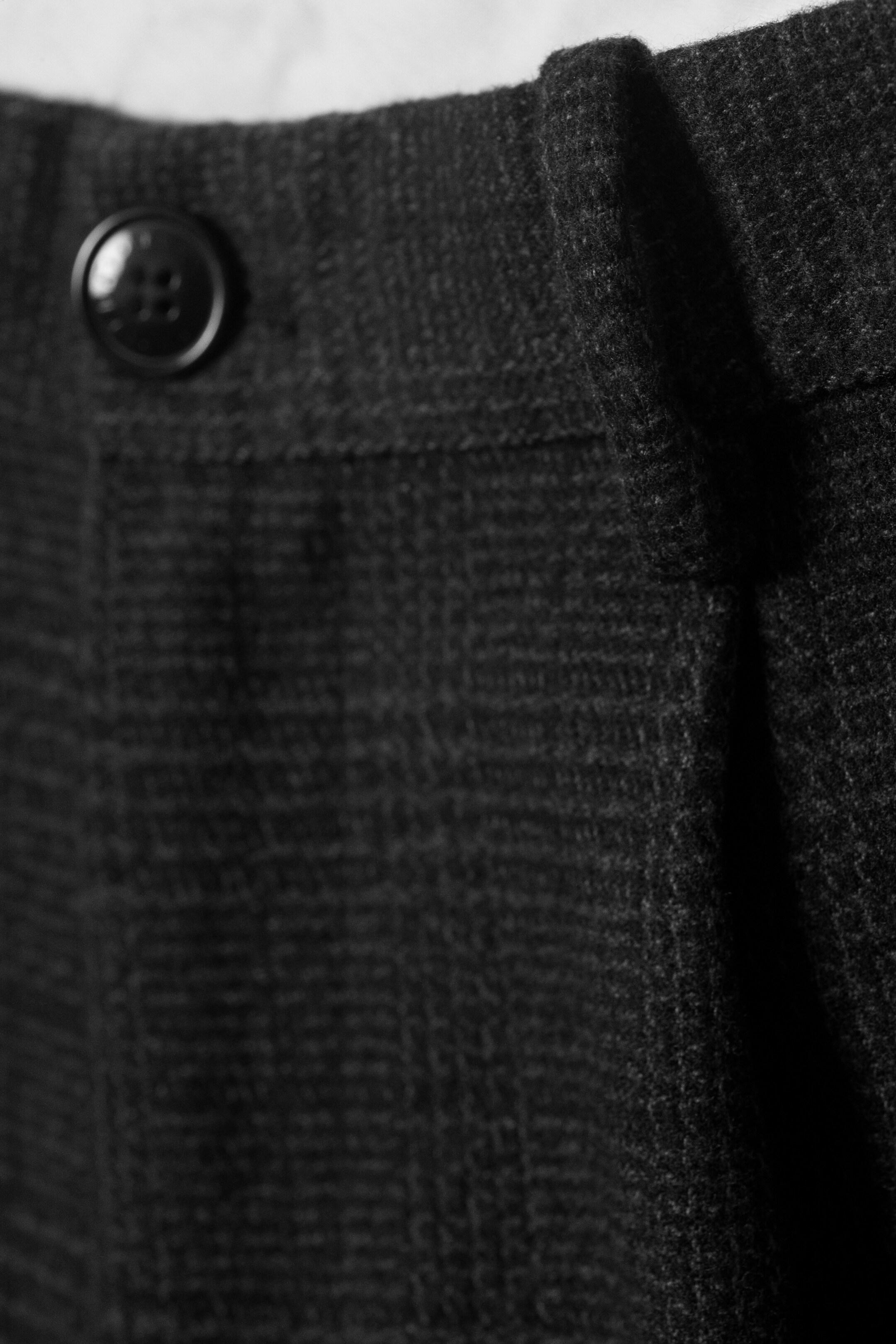 Visa större bild: Uno kraftiga kostymbyxor med lös passform - Svartrutig | H&M FI 6