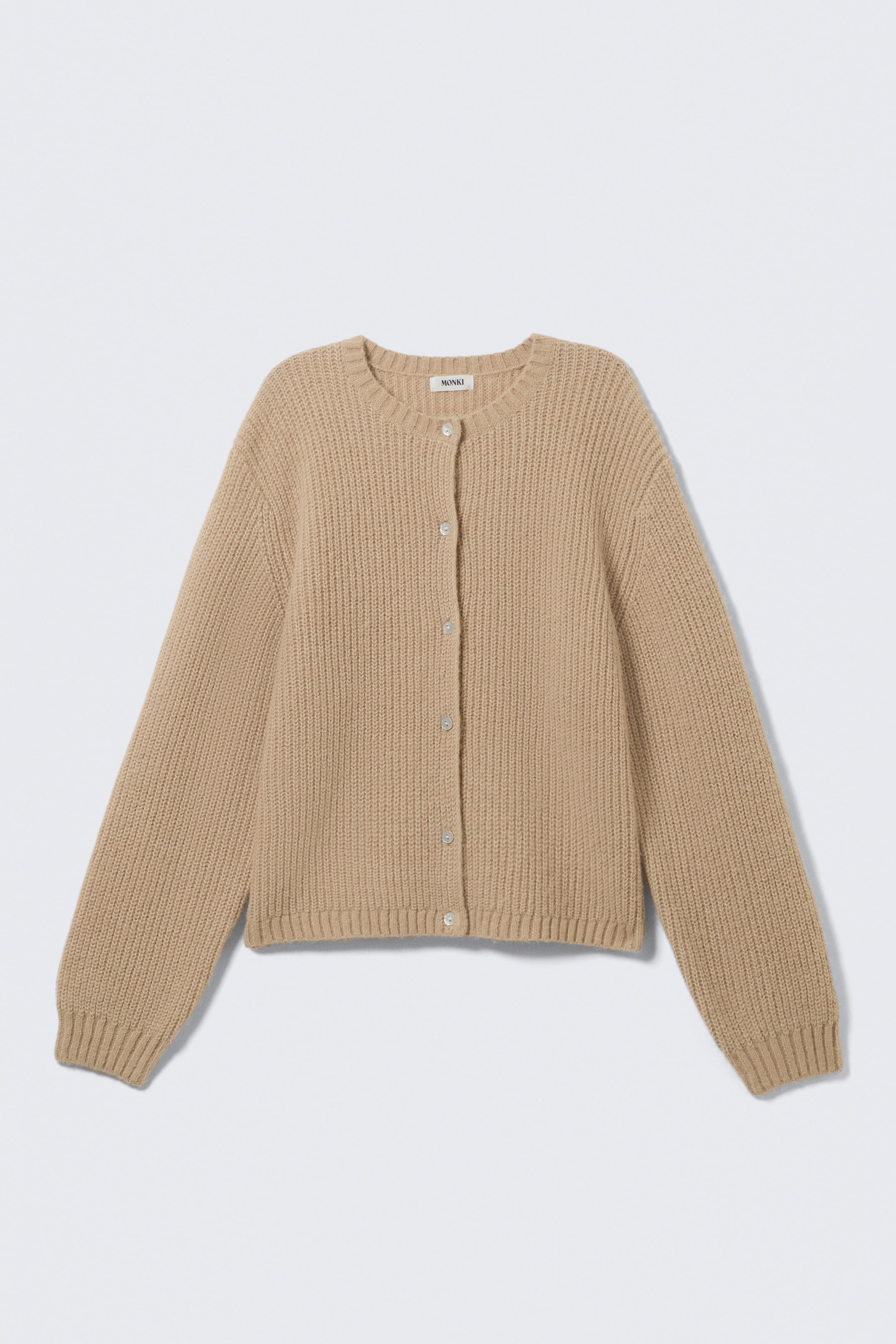 Agrandir l'image: Un cardigan beige en maille côtelée est présenté de FACE, avec un col rond, une fermeture à boutons sur le devant avec cinq boutons ronds de couleur claire, des manches longues avec des poignets côtelés et un ourlet côtelé.