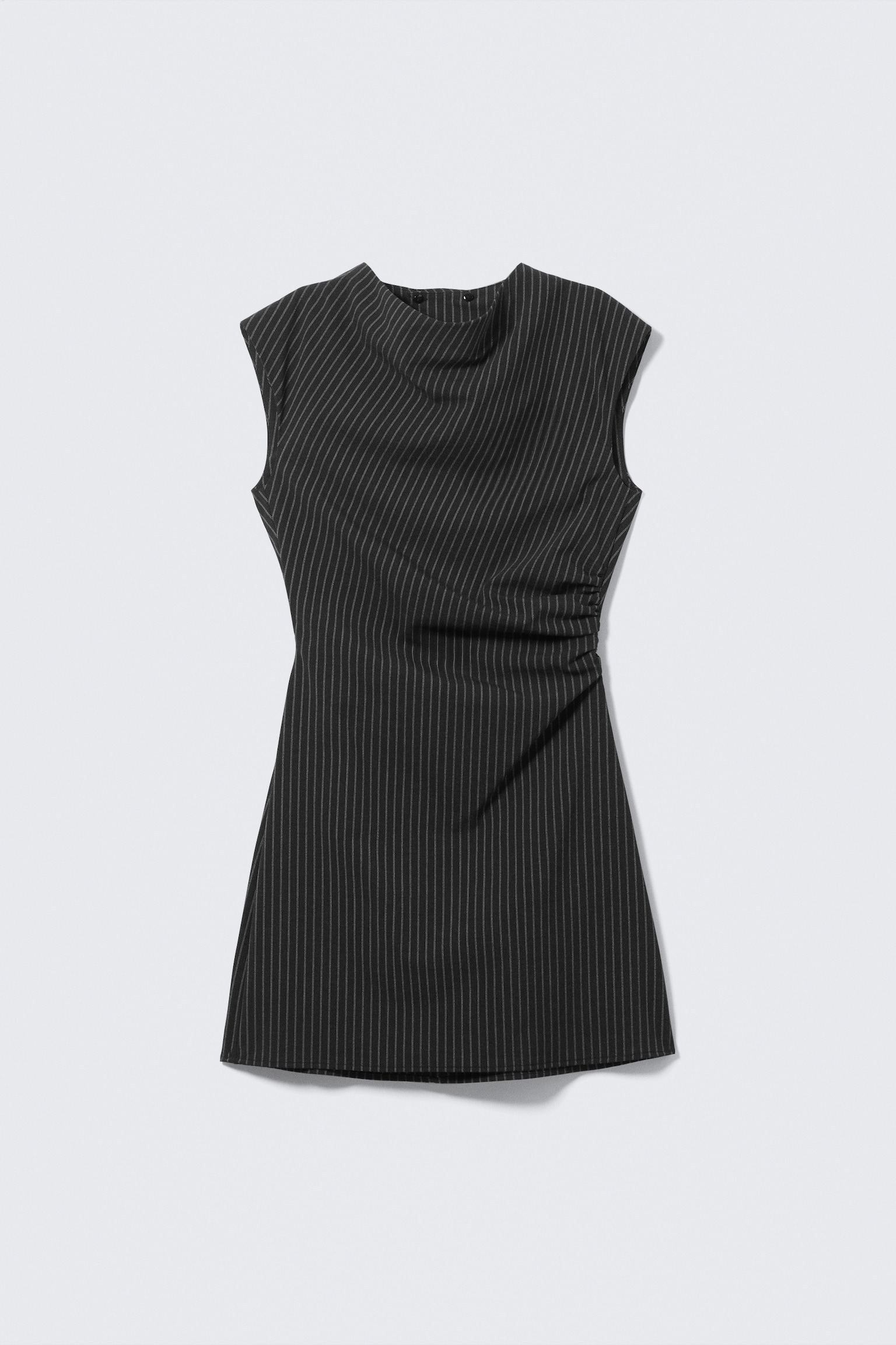 Drapert minikjole med kappeermer i dressstoff - Svarte striper - 1