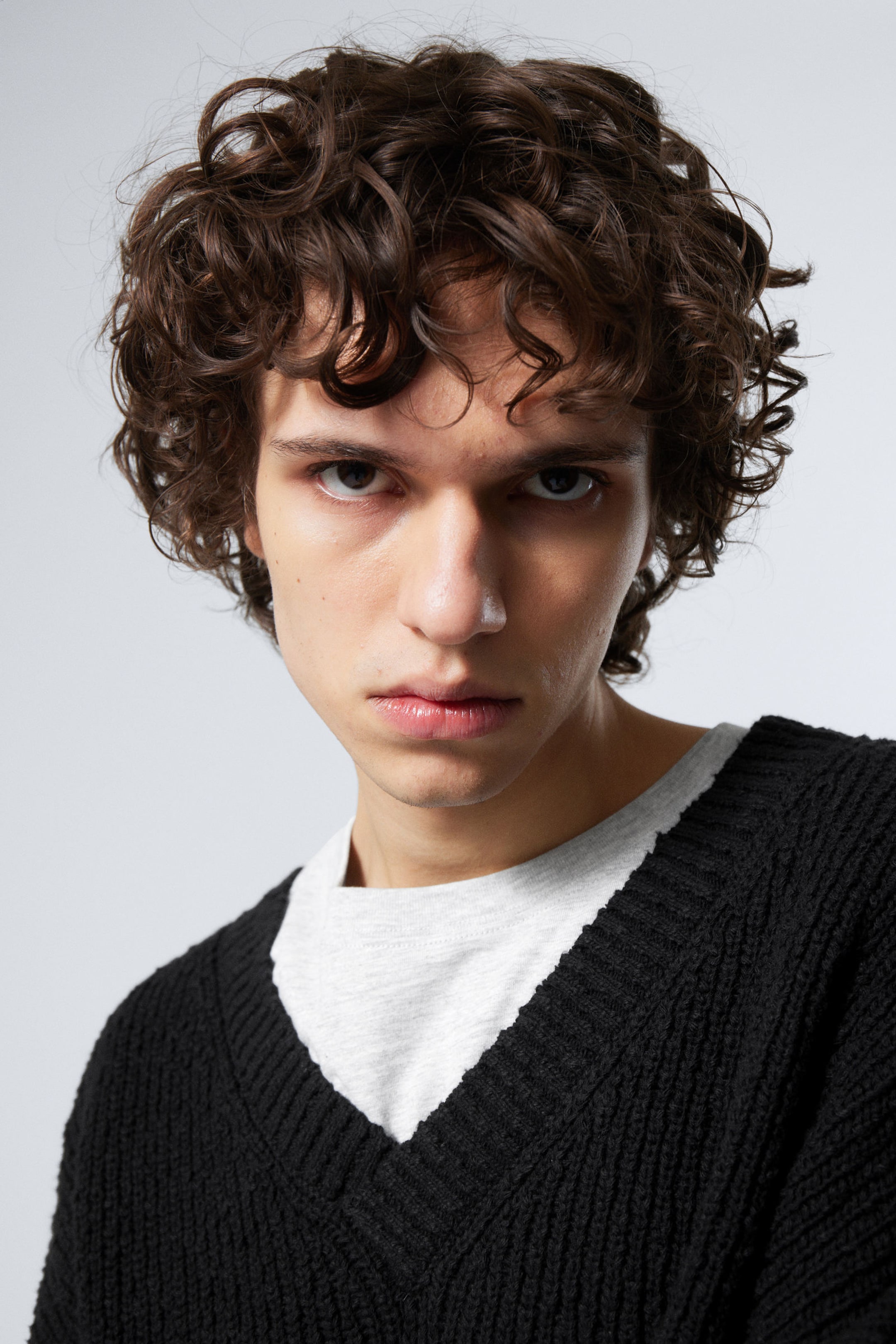 Black - Boxy Knitted V-neck Sweater - 2