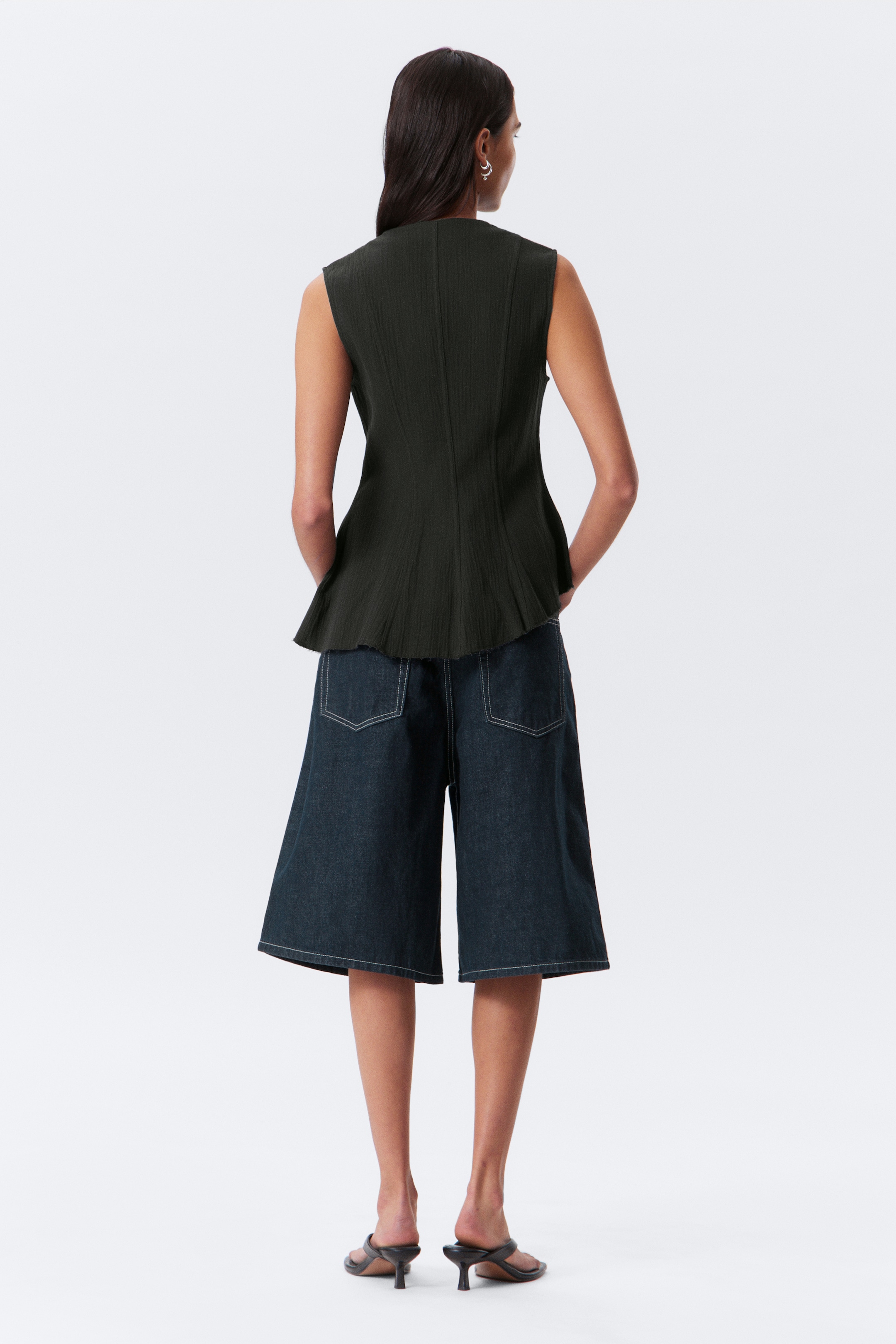 Visa större bild: Ärmlös asymmetrisk peplum topp - Mörkgrå - DAM | H&M SE 4