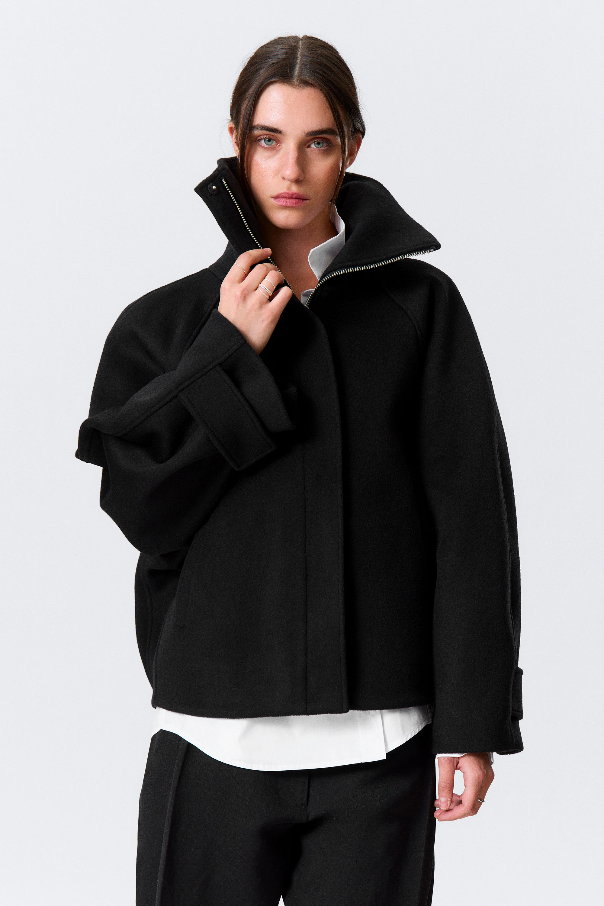 Schwarz - Locker geschnittene Wolljacke mit Raglanärmeln - 2