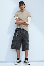 Marineblaues Camouflage - Lockere Cargo-Shorts mit mittlerer Bundhöhe - 0