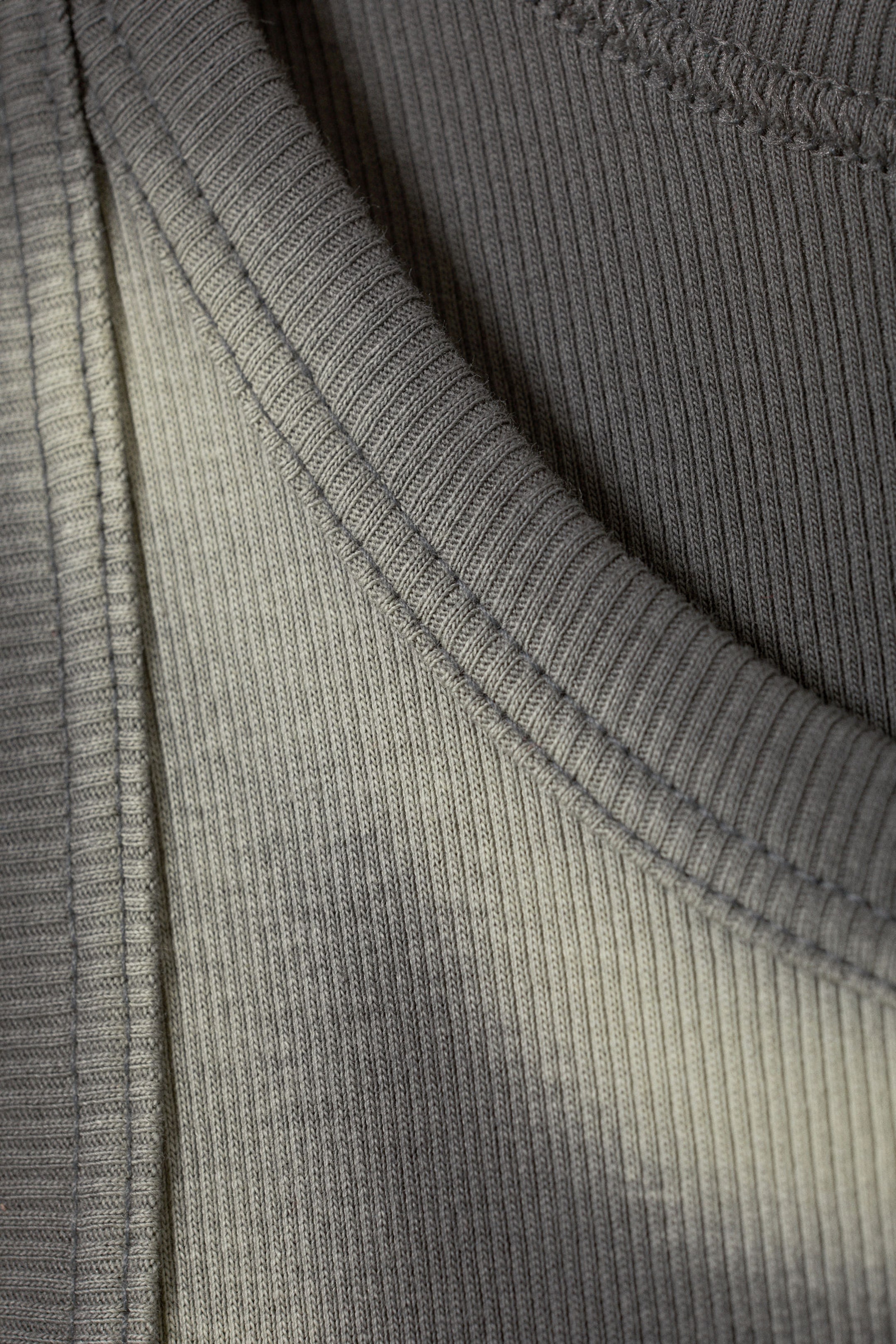 Dunkelgrau mit Beige-Fade - Ripp-Tanktop mit Fading-Effekt - 2