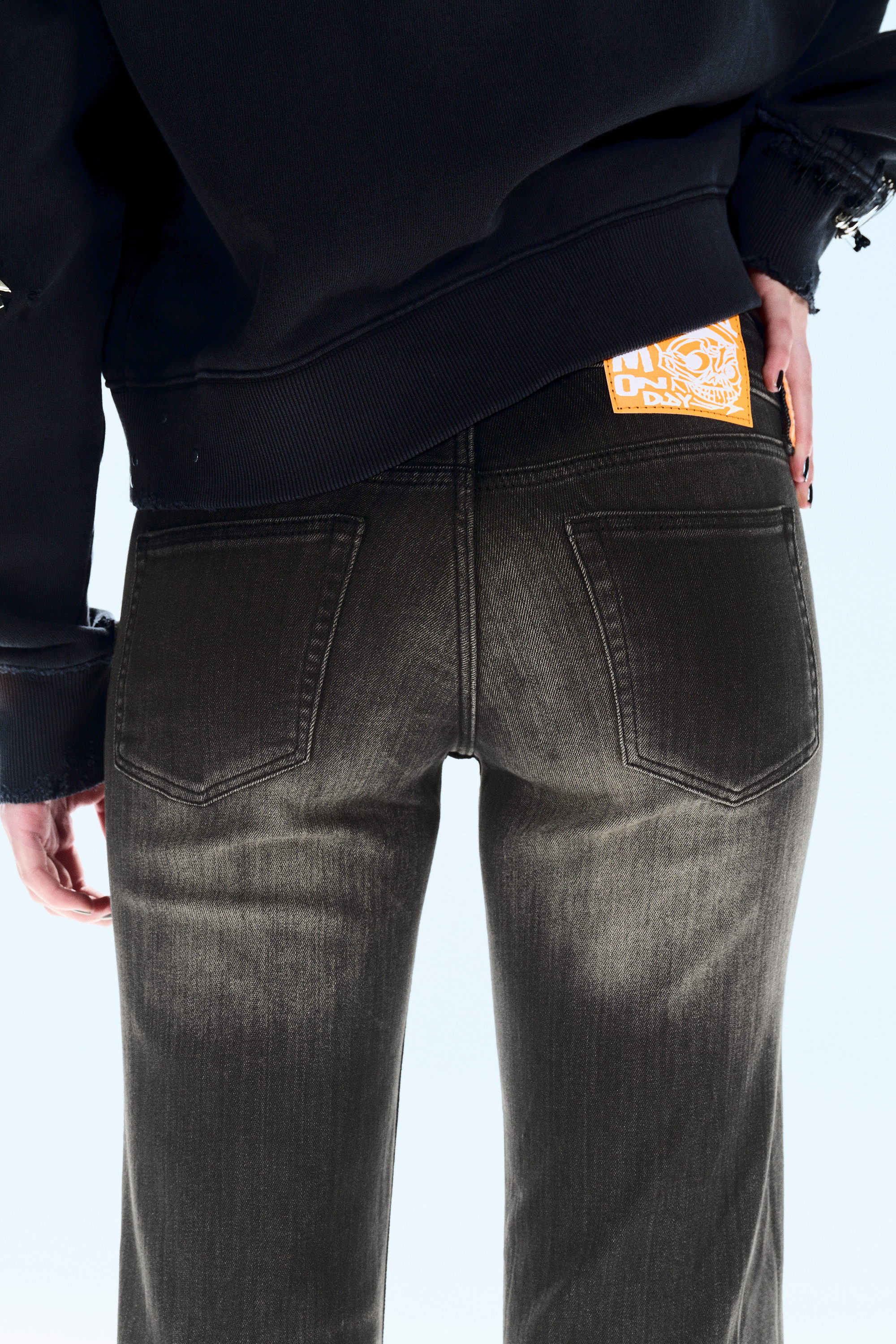 Mustard Black - Schwarz - Skinny-Jeans mit Schlag und niedrigem Bund - 2