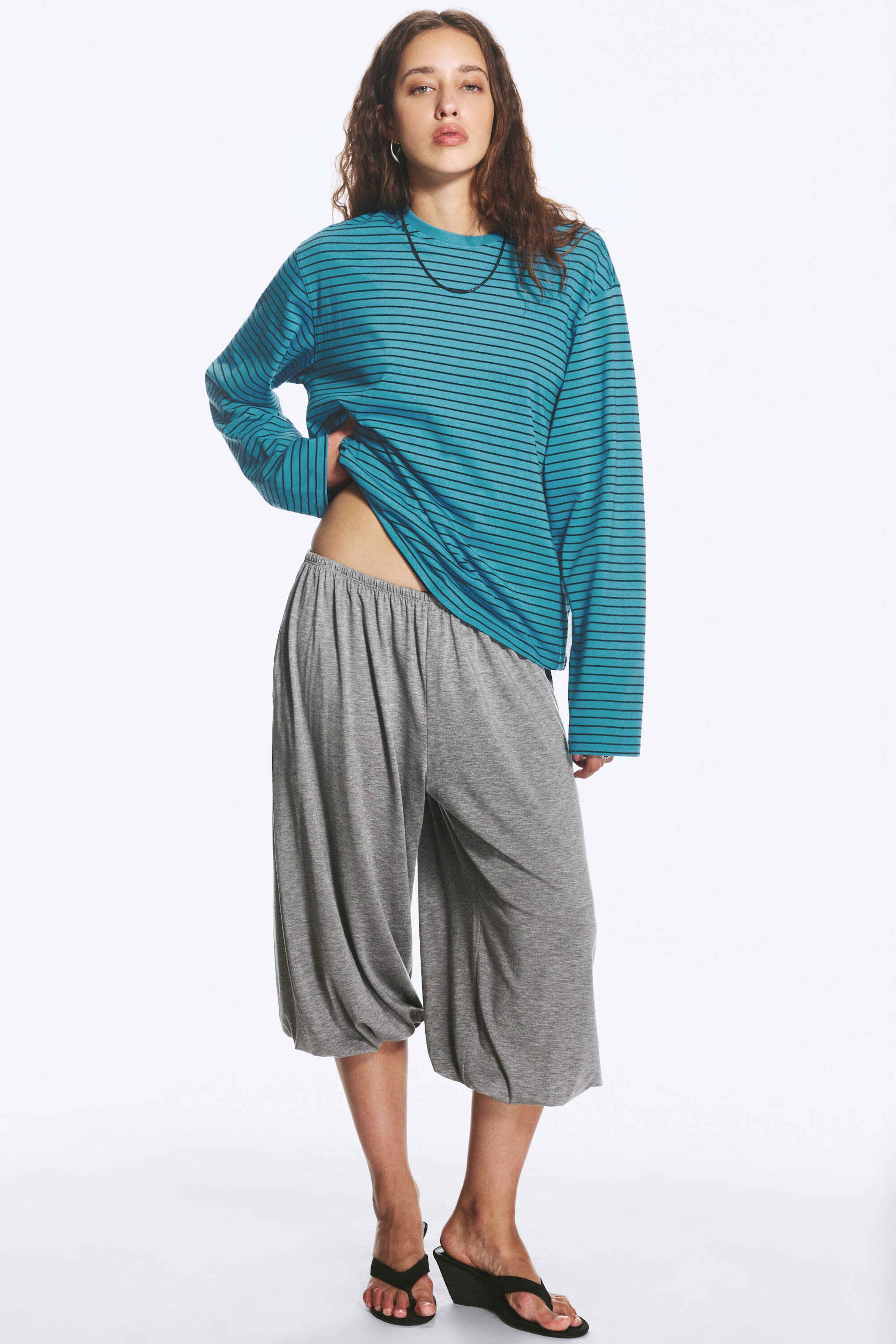 Türkis/Schwarz gestreift - Boxy Longsleeve aus Baumwolle - 2